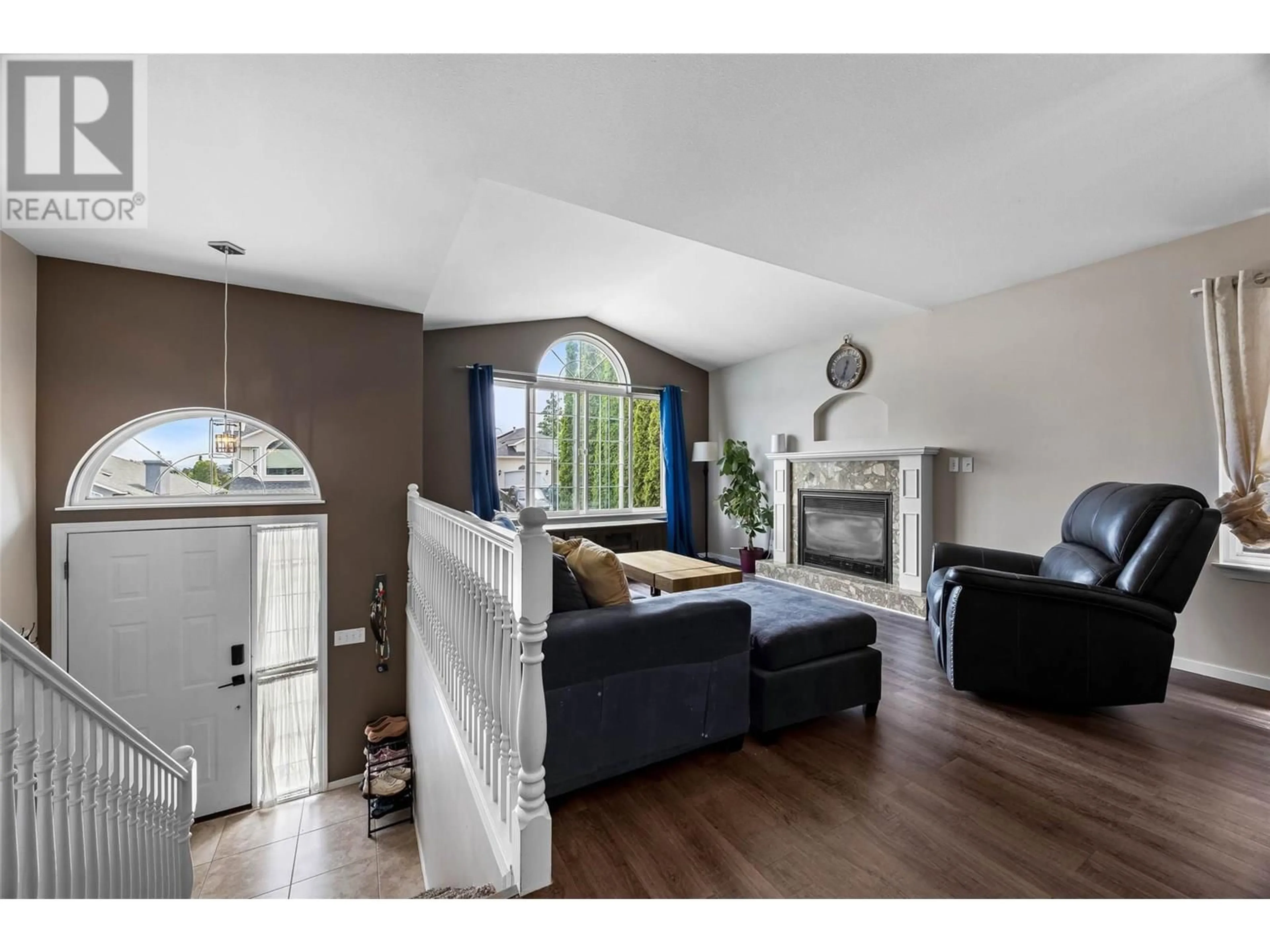 Living room with furniture, unknown for 2217 TURNBERRY PLACE, Kamloops British Columbia V1S1S7