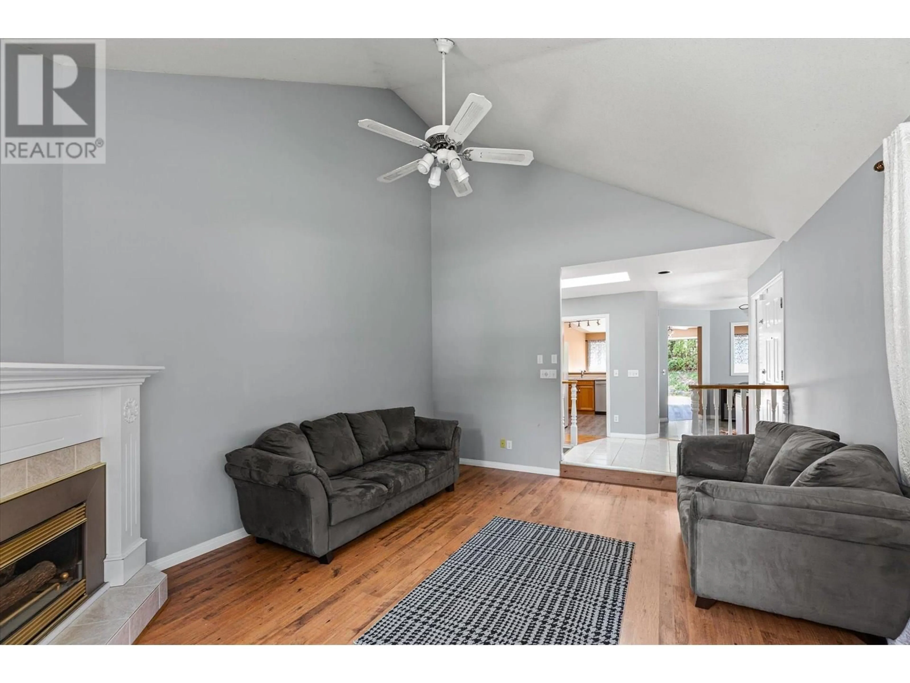 Living room with furniture, unknown for 1881 PORTLAND PLACE, Kelowna British Columbia V1V1P9