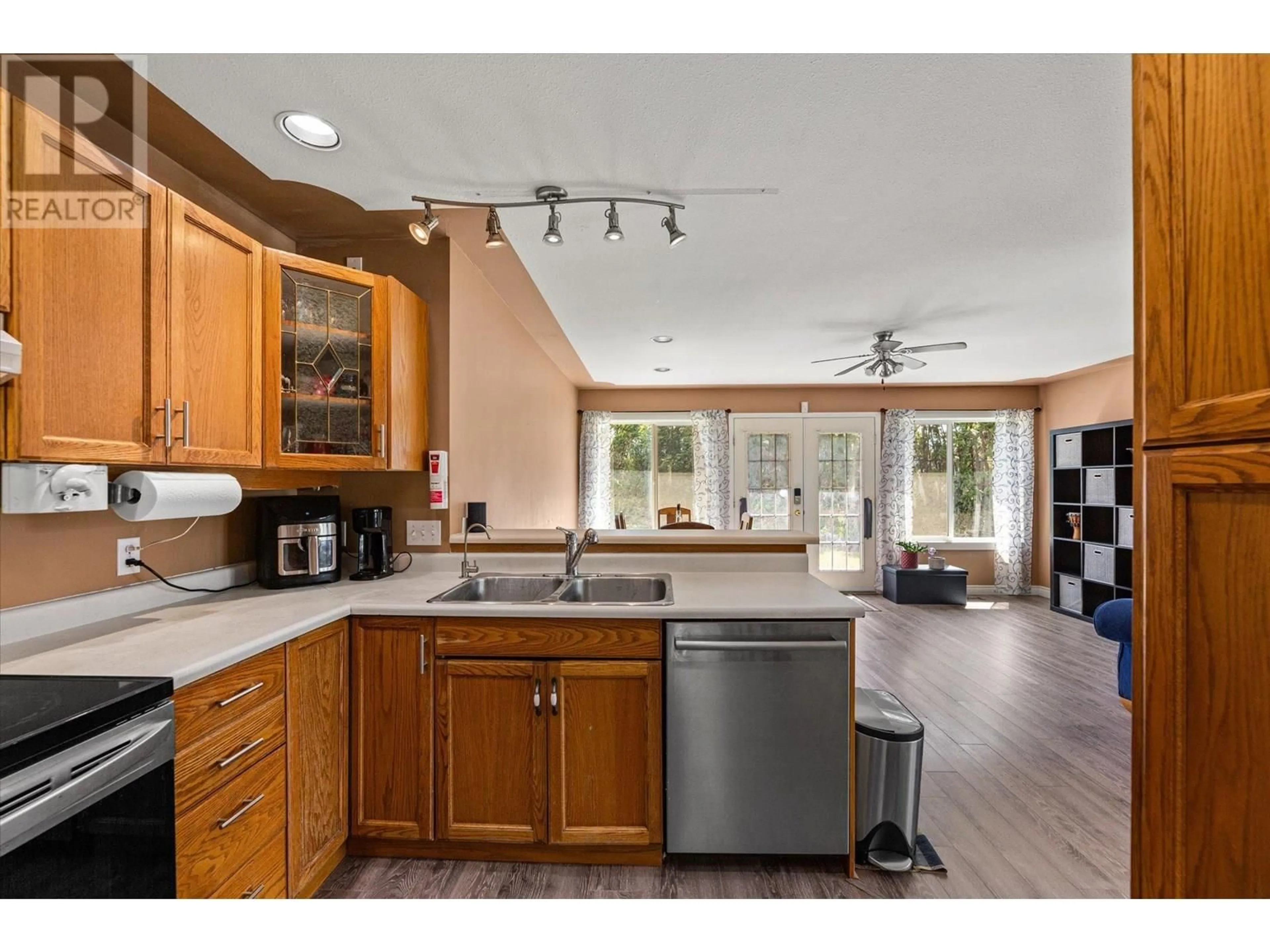 Open concept kitchen, ceramic/tile floor for 1881 PORTLAND PLACE, Kelowna British Columbia V1V1P9