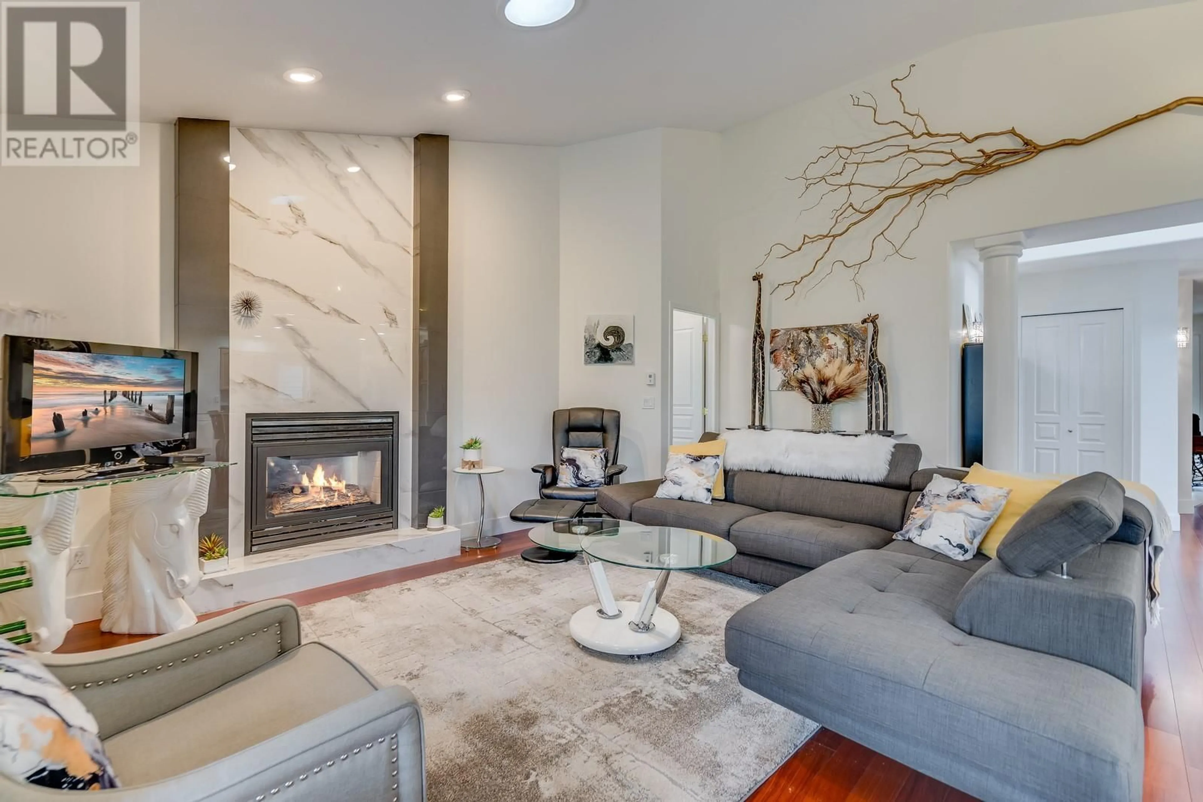 Living room with furniture, unknown for 412 - 550 YATES ROAD, Kelowna British Columbia V1V1Z4