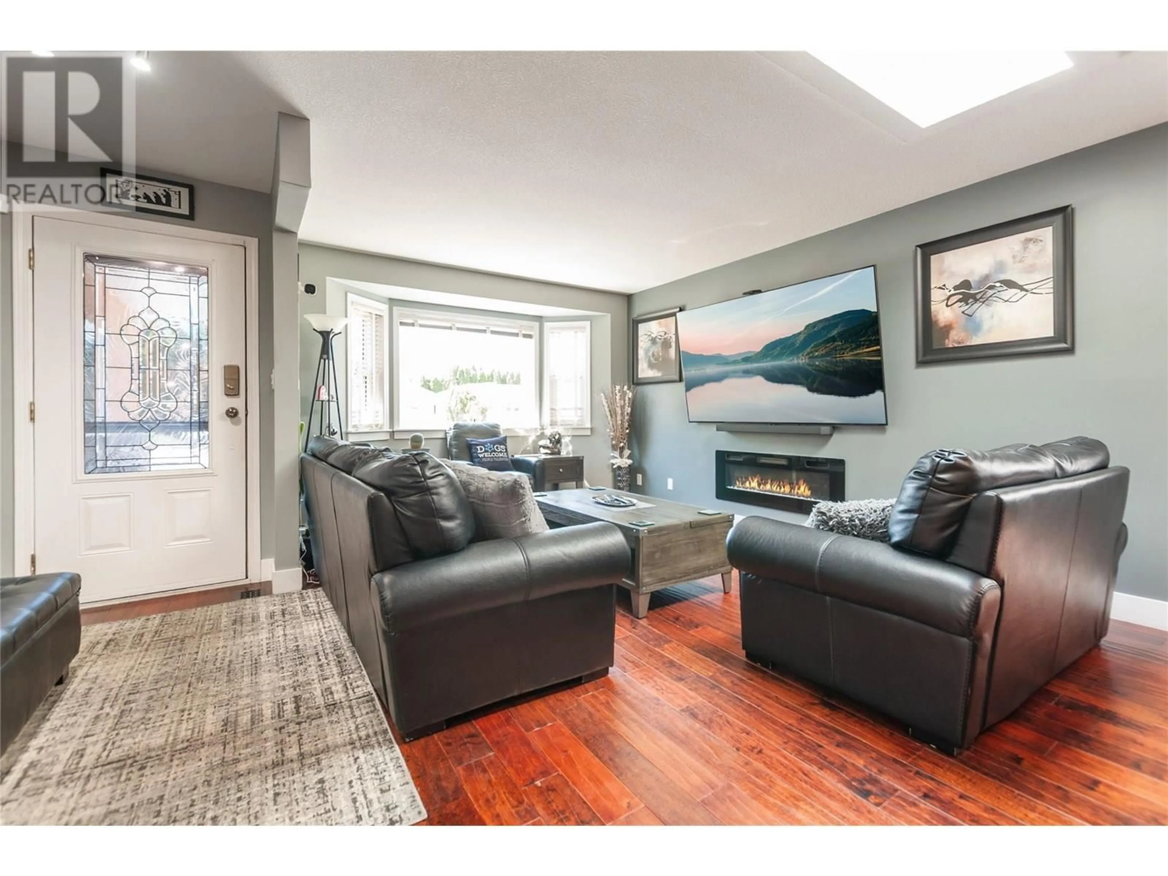 Living room with furniture, unknown for 2736 PARIS STREET, Penticton British Columbia V2A6R6