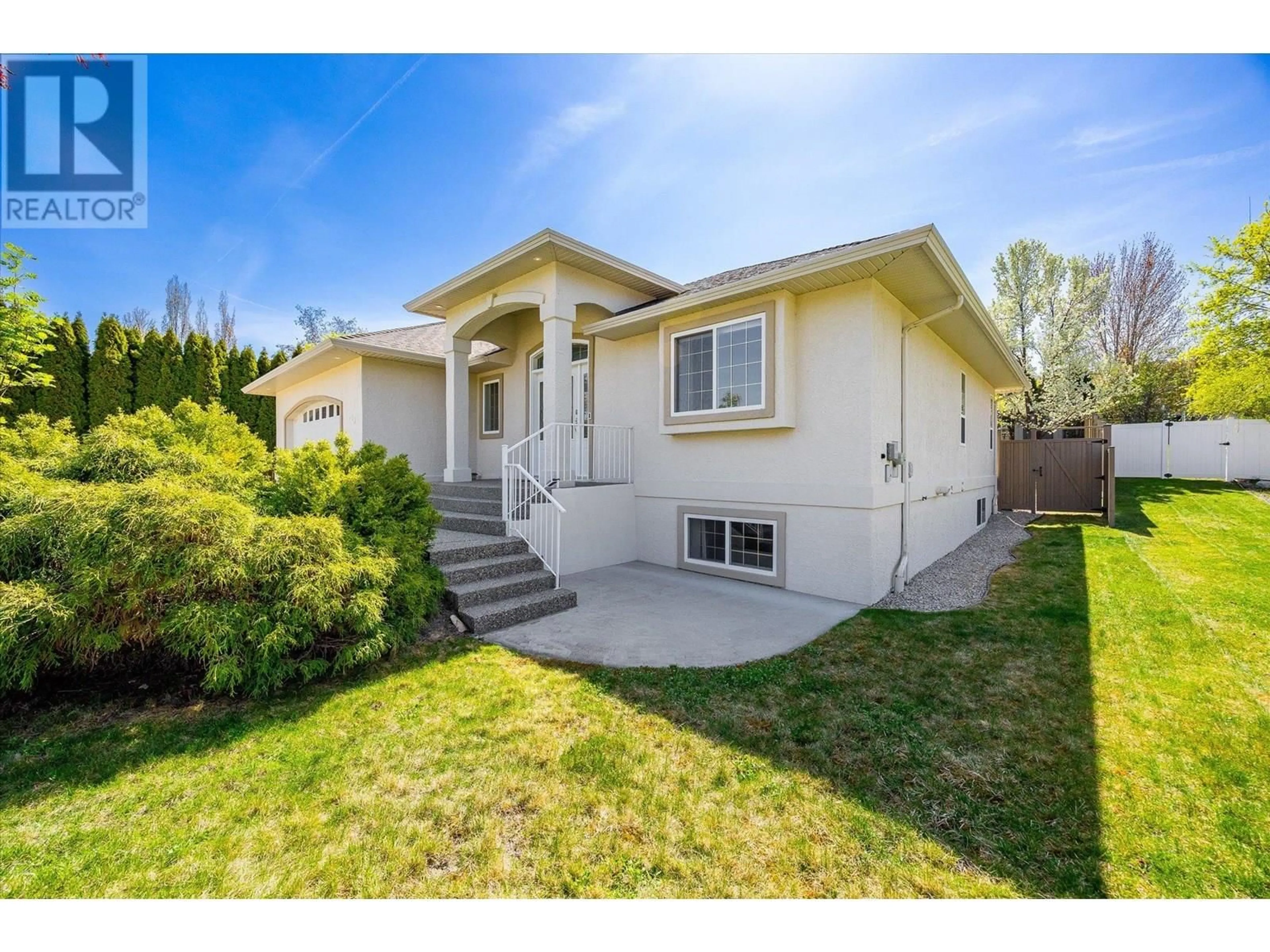Home with vinyl exterior material, street for 509 CURLEW DRIVE, Kelowna British Columbia V1W4K9