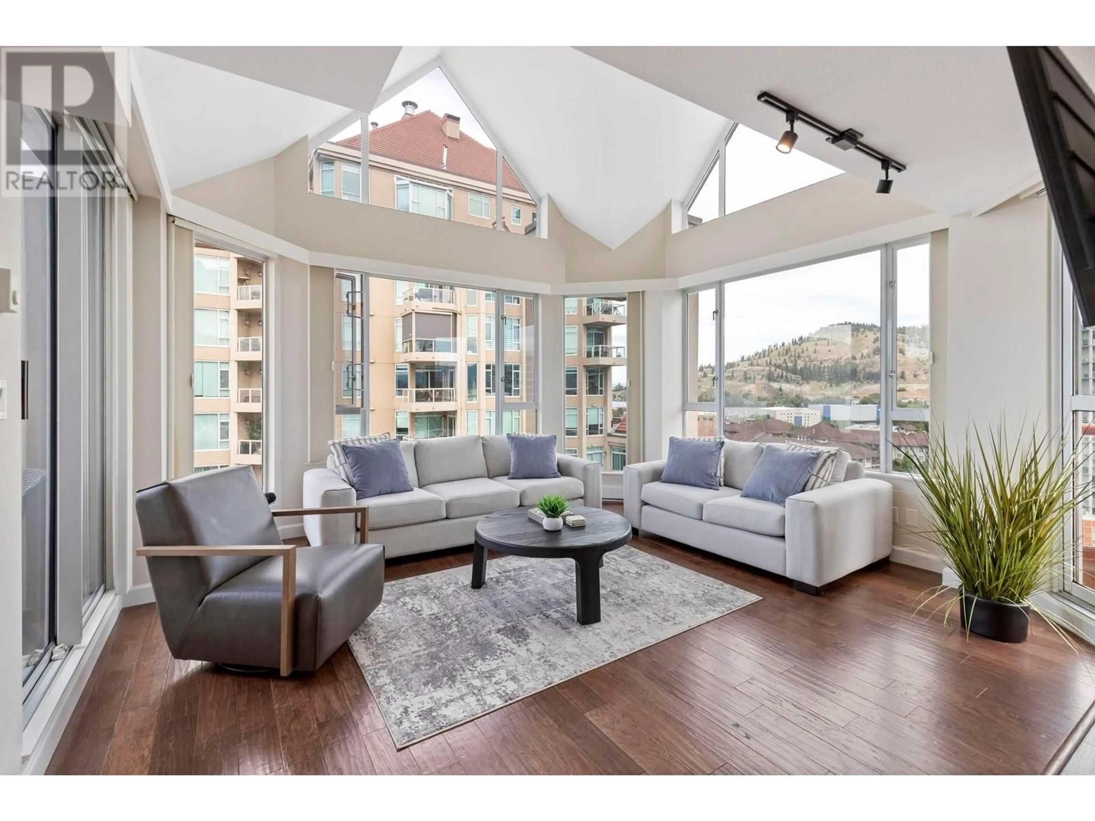 Living room with furniture, wood/laminate floor for 1204 - 1160 SUNSET DRIVE, Kelowna British Columbia V1Y9P7