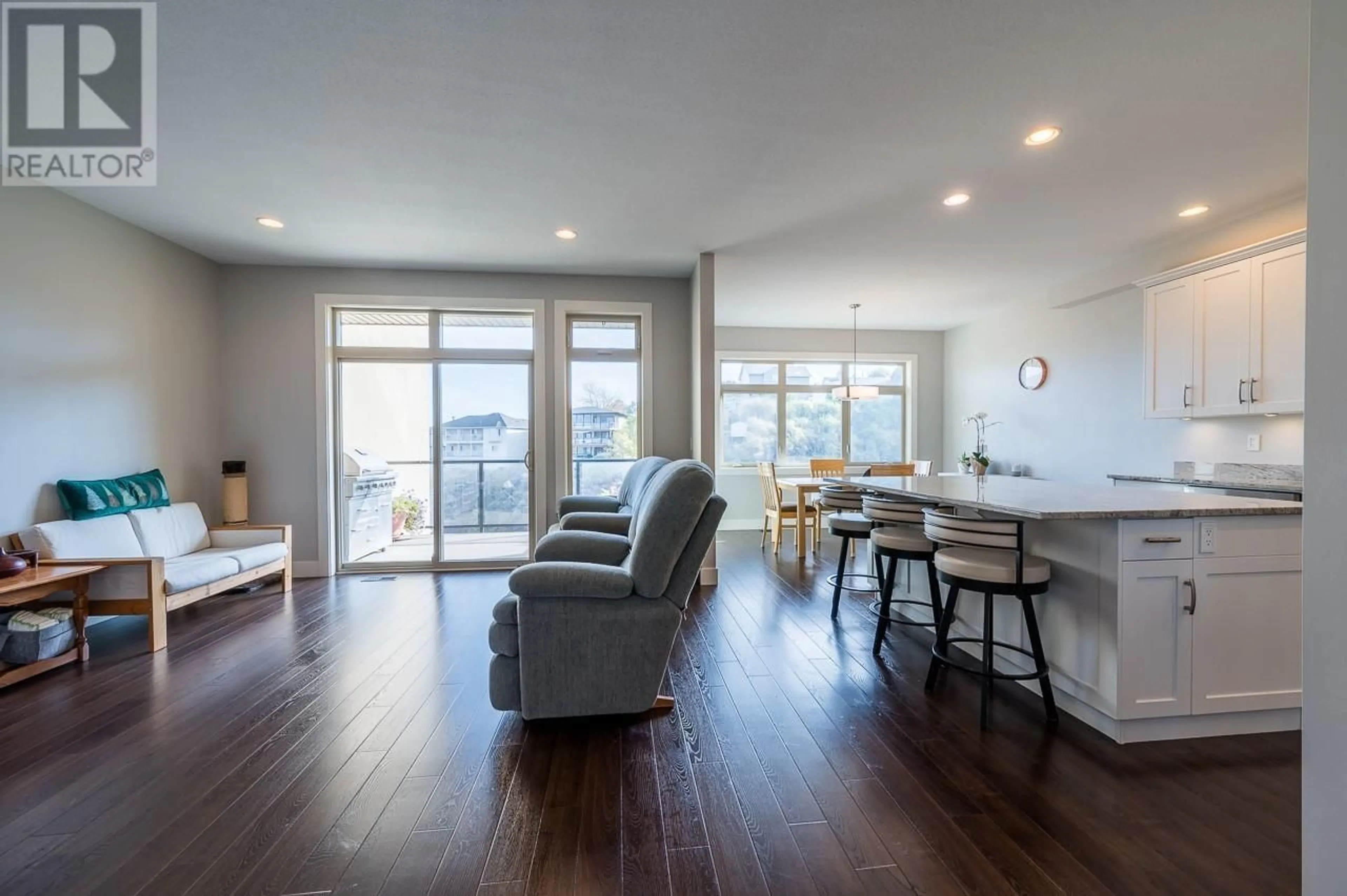 Open concept kitchen, wood/laminate floor for 824 - 15 HUDSON'S BAY TRAIL, Kamloops British Columbia V2C6S6