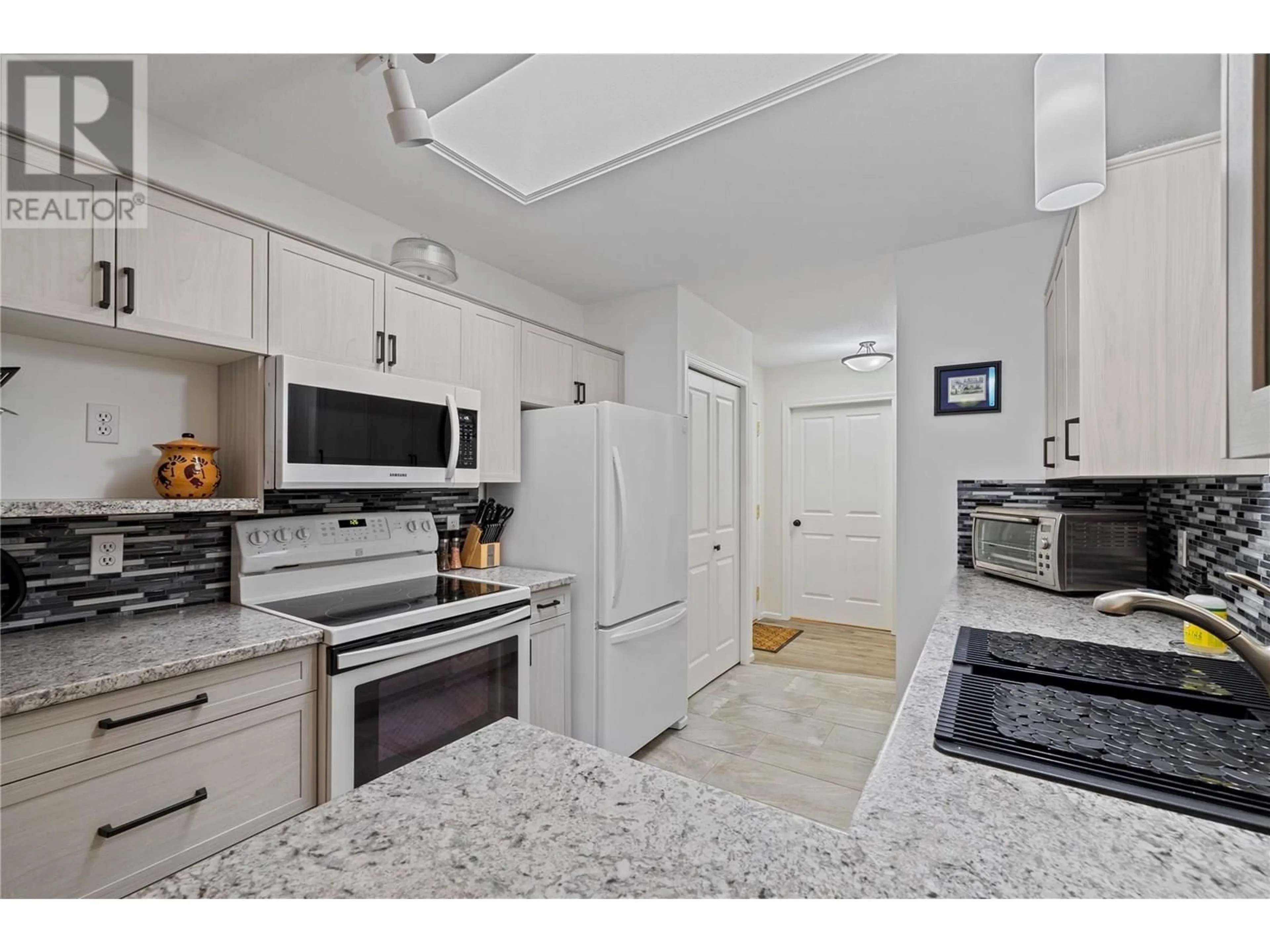 Standard kitchen, ceramic/tile floor for 305 - 3858 BROWN ROAD, West Kelowna British Columbia V4T2J5