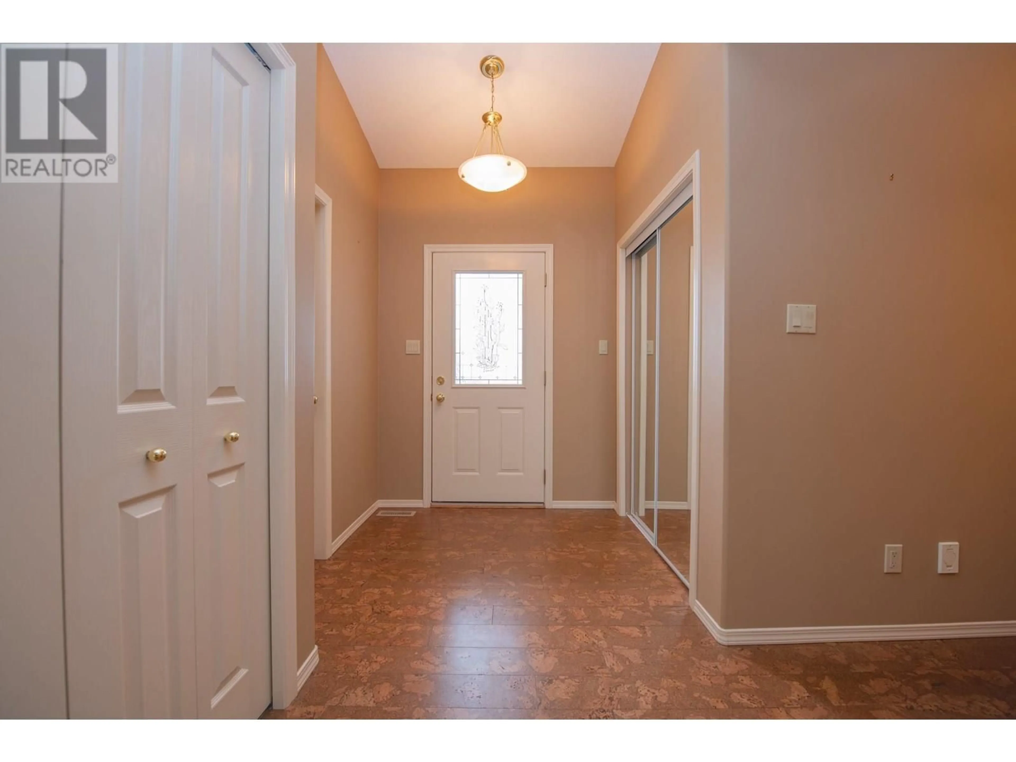 Indoor entryway for 96 - 124 SARSONS ROAD, Vernon British Columbia V1B2T9