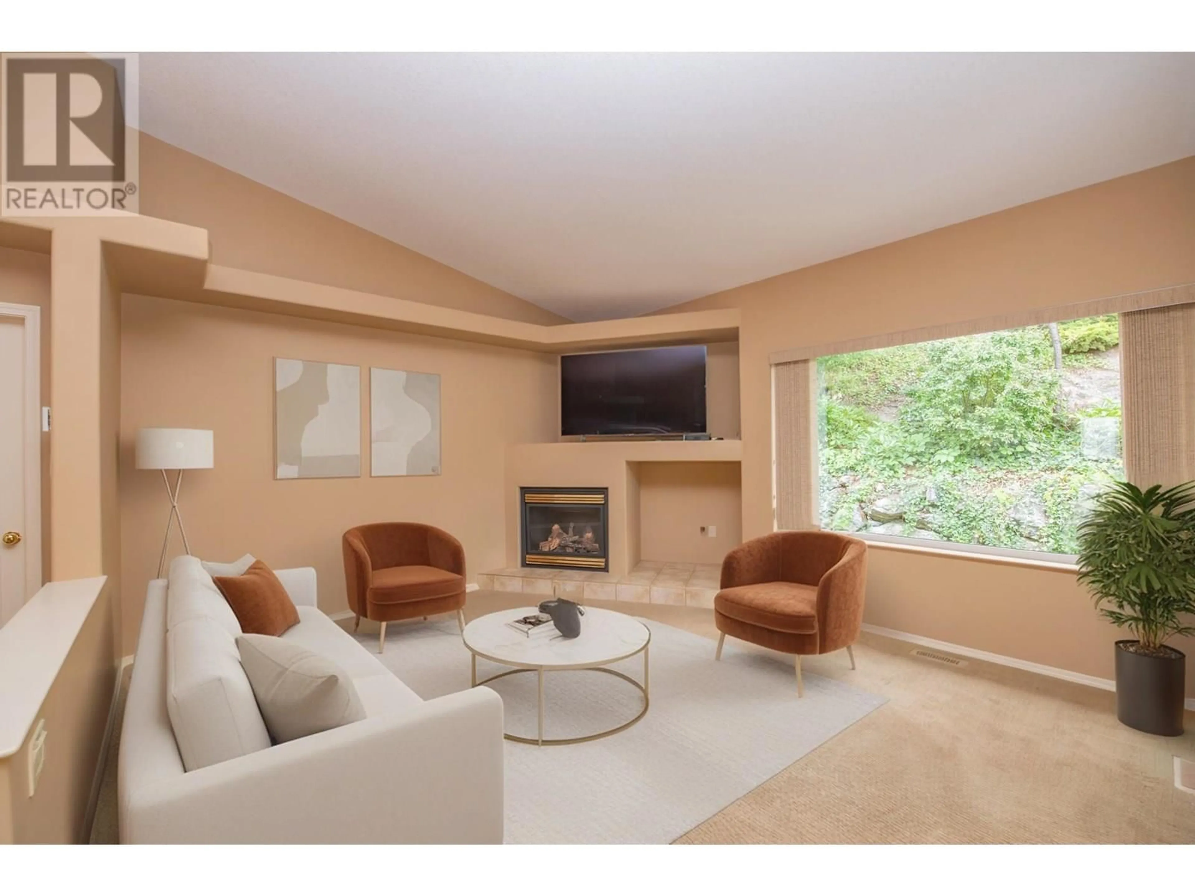 Living room with furniture, unknown for 96 - 124 SARSONS ROAD, Vernon British Columbia V1B2T9
