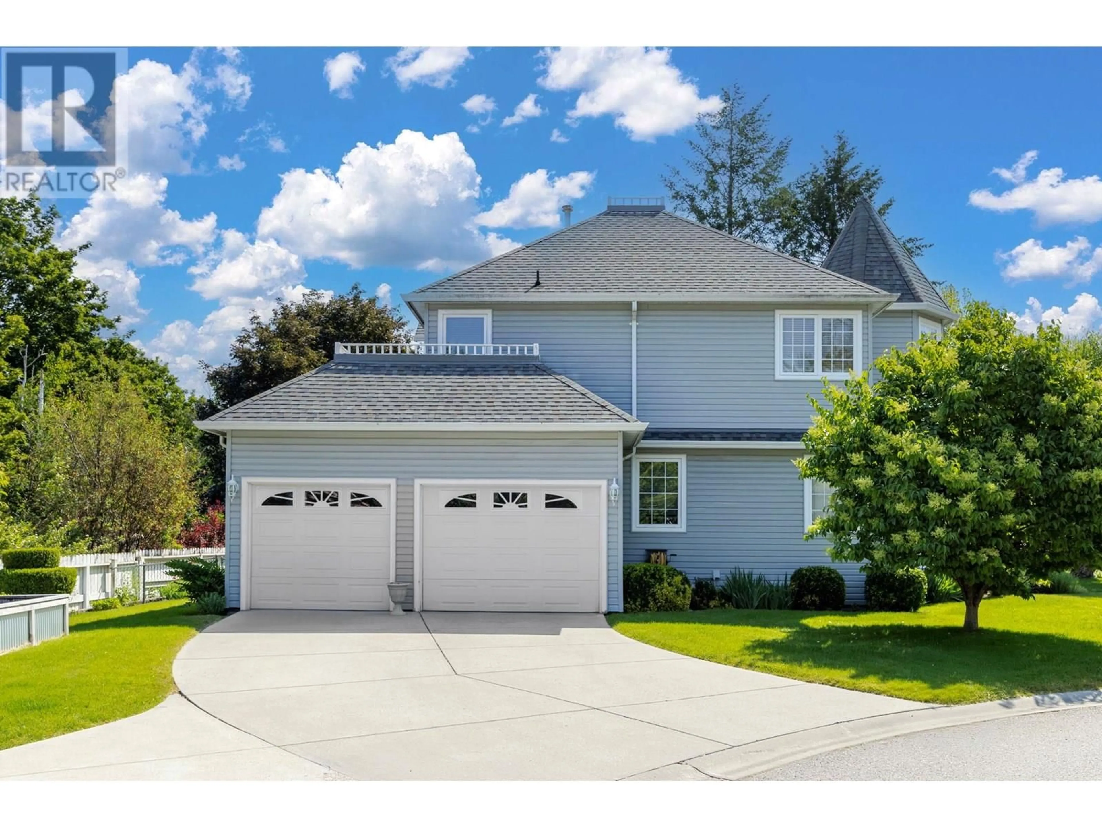 Home with vinyl exterior material, street for 758 VARNEY COURT, Kelowna British Columbia V1W3Z2