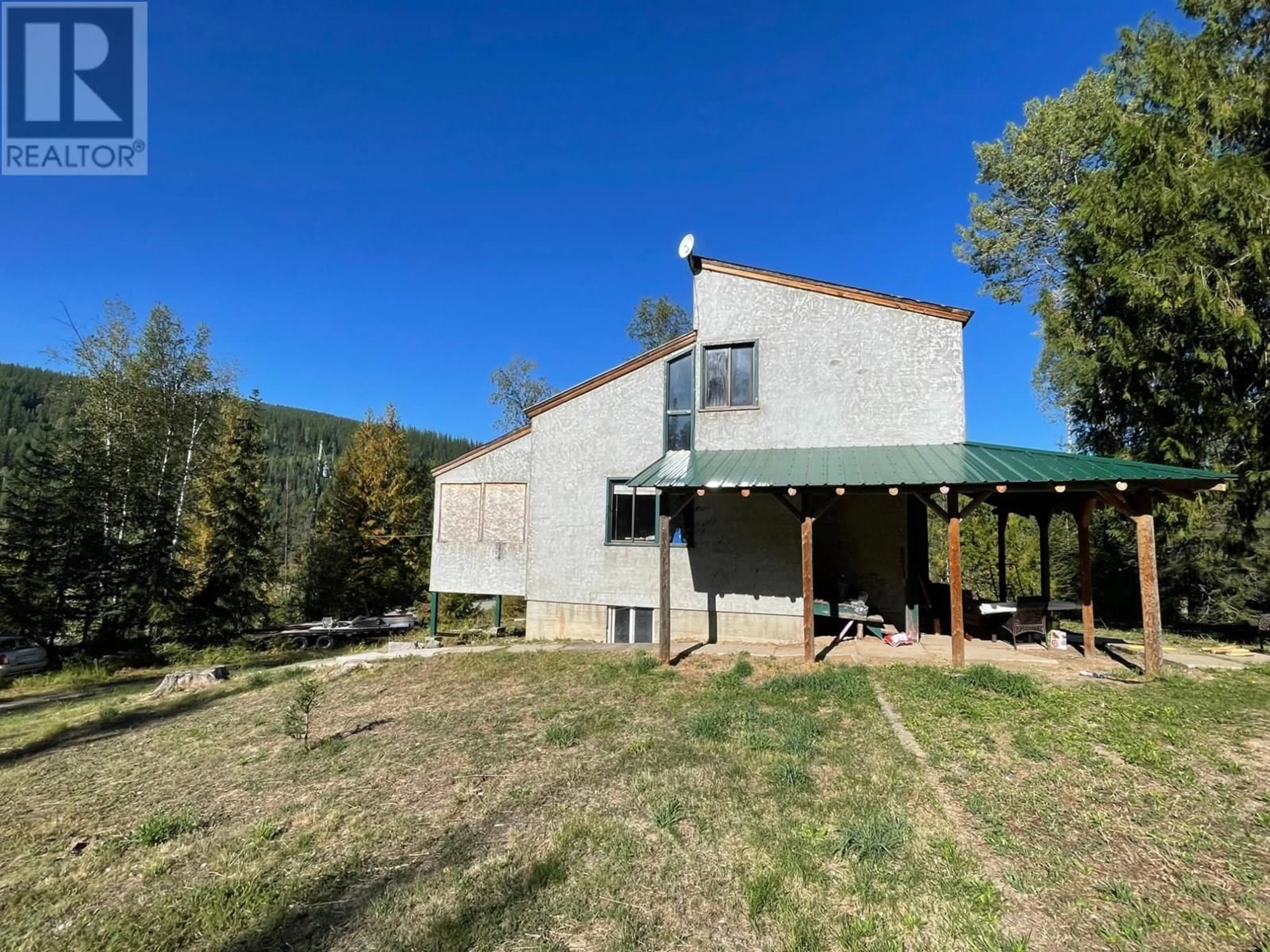 A pic from outside/outdoor area/front of a property/back of a property/a pic from drone, building for 7826 3 HIGHWAY, Yahk British Columbia V0B2P0