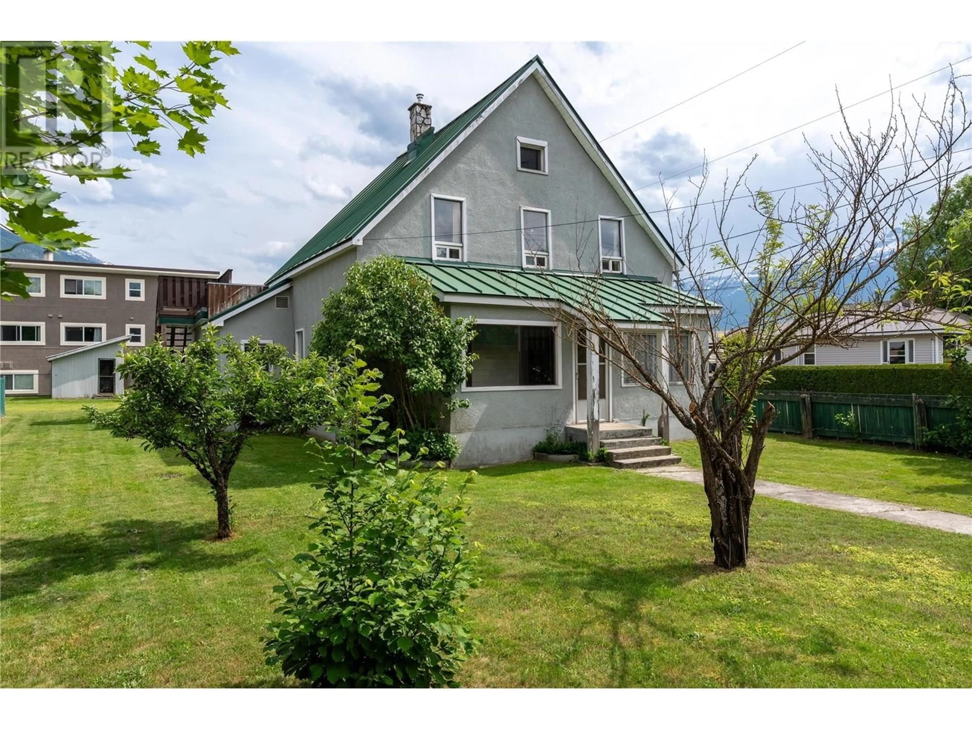 A pic from outside/outdoor area/front of a property/back of a property/a pic from drone, street for 614 RAILWAY AVENUE, Revelstoke British Columbia V0E2S0