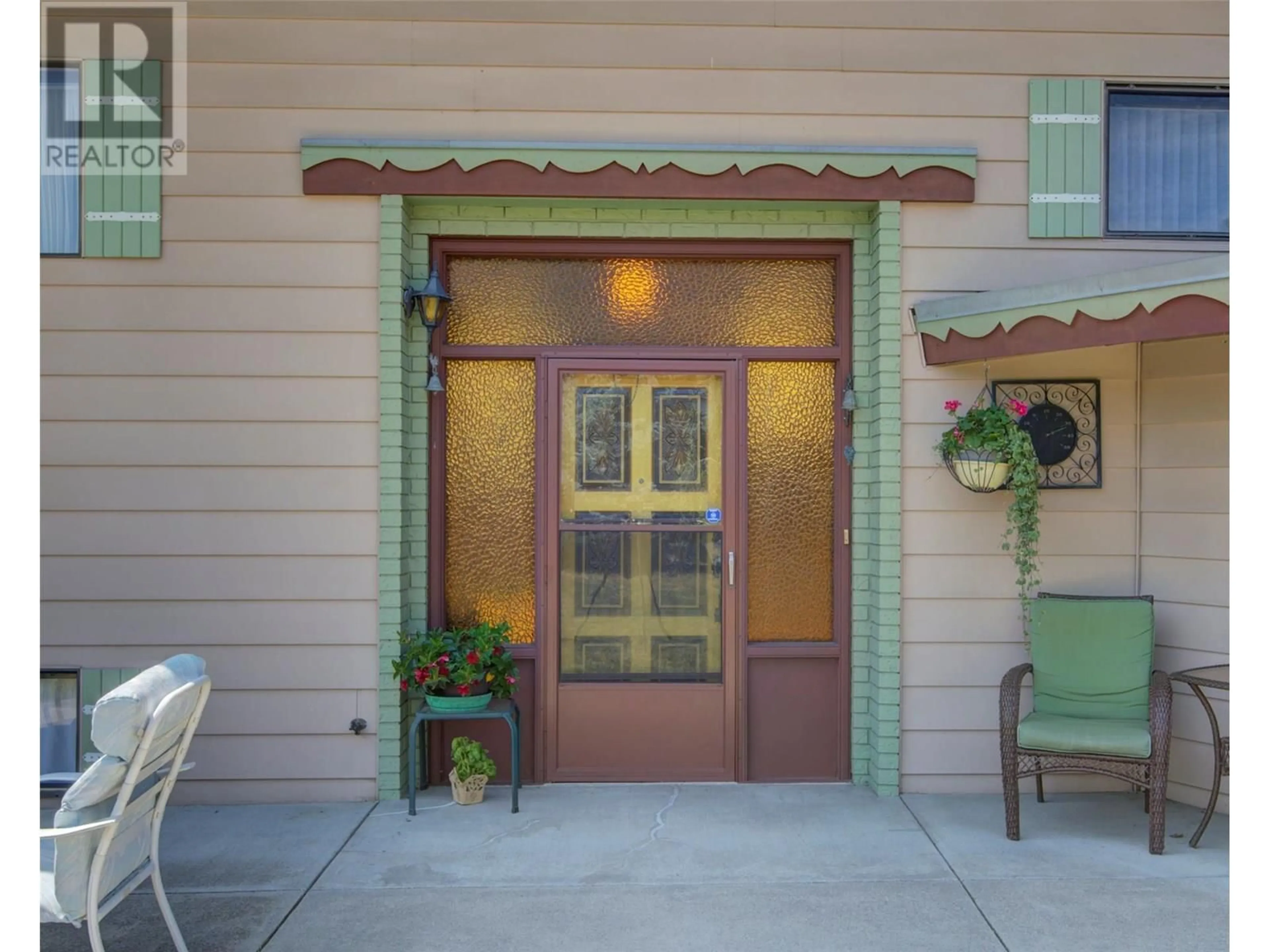 Indoor entryway for 5838 FLEMISH PLACE, Vernon British Columbia V1H1B2