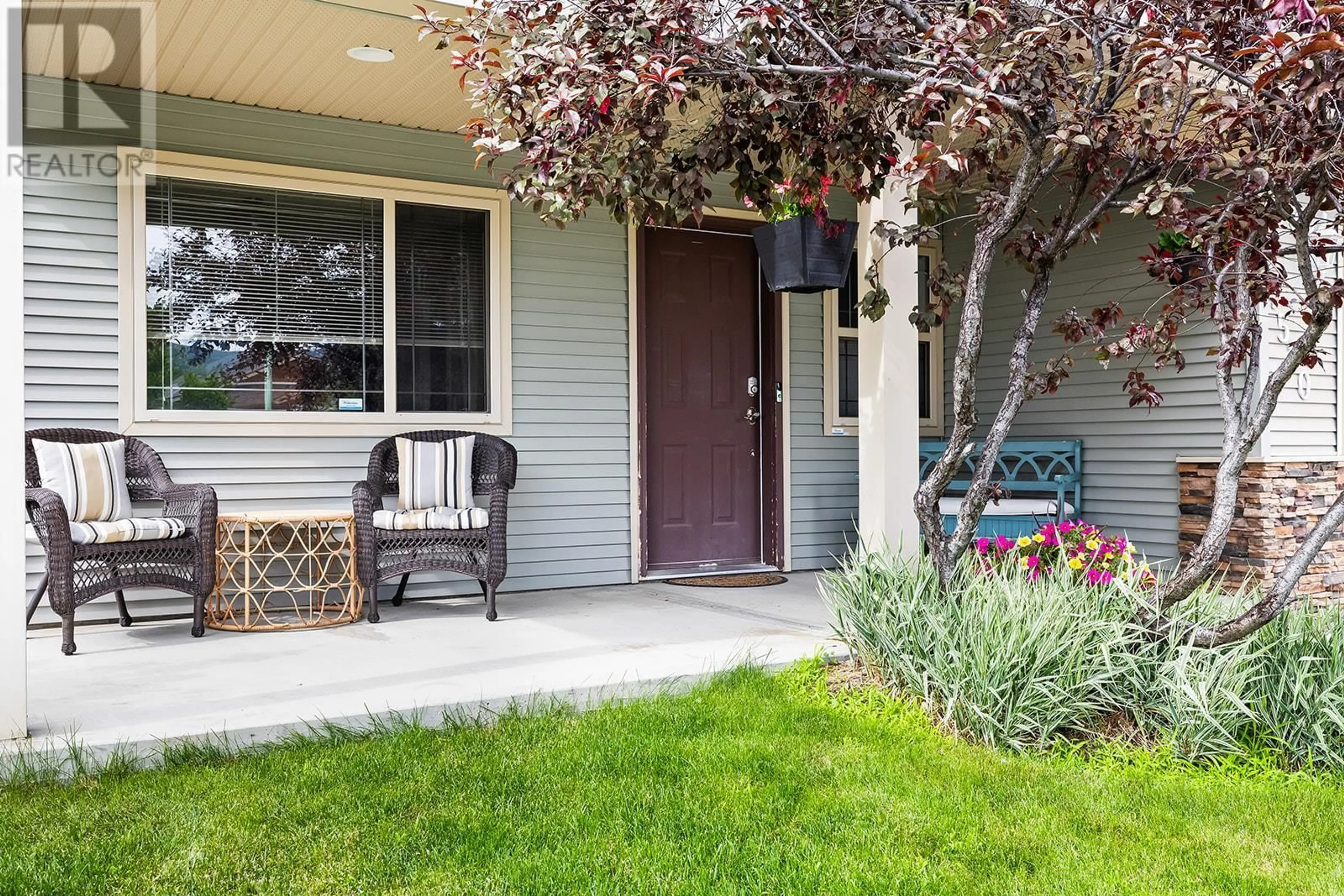 Patio, street for 1520 FEEDHAM AVENUE, Kelowna British Columbia V1P1N8
