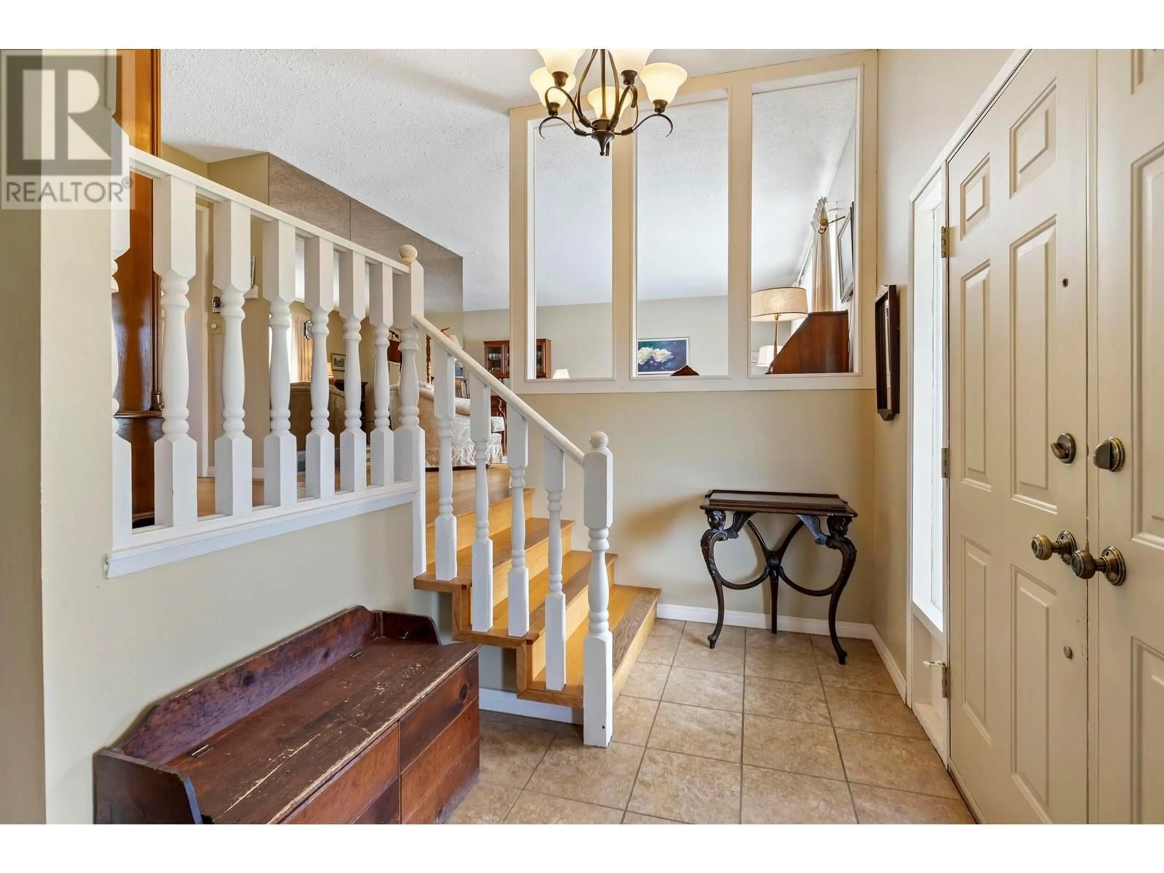 Indoor foyer for 540 GRAMIAK ROAD, Kelowna British Columbia V1X1K5