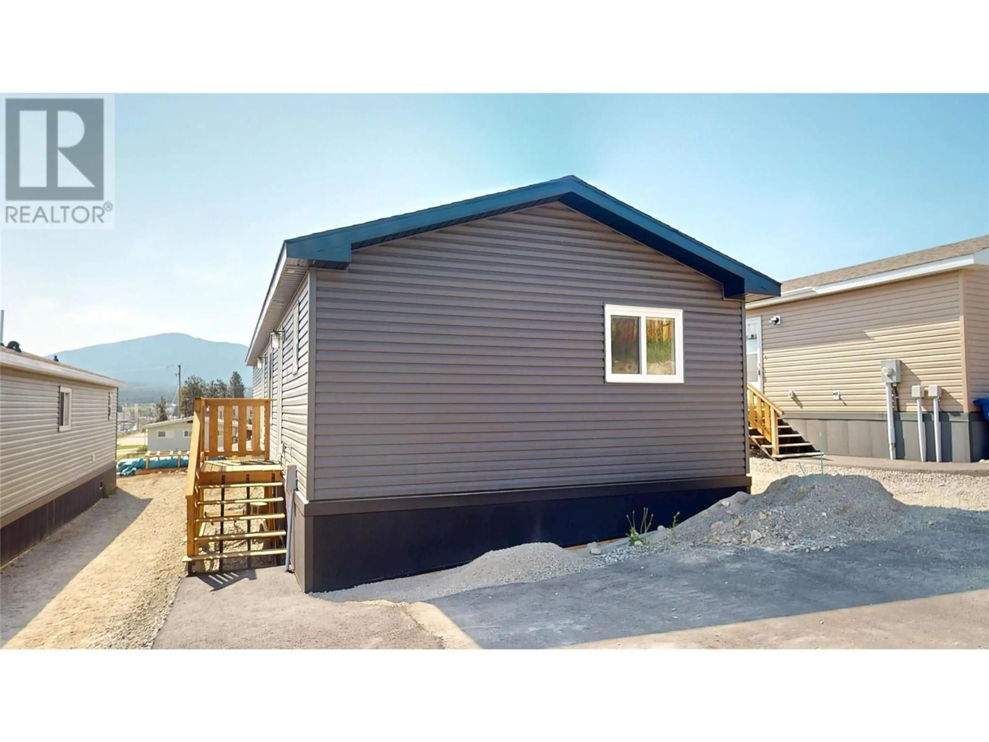 Home with vinyl exterior material, street for 527 PAGURUT AVENUE WEST, Cranbrook British Columbia V1C0G5