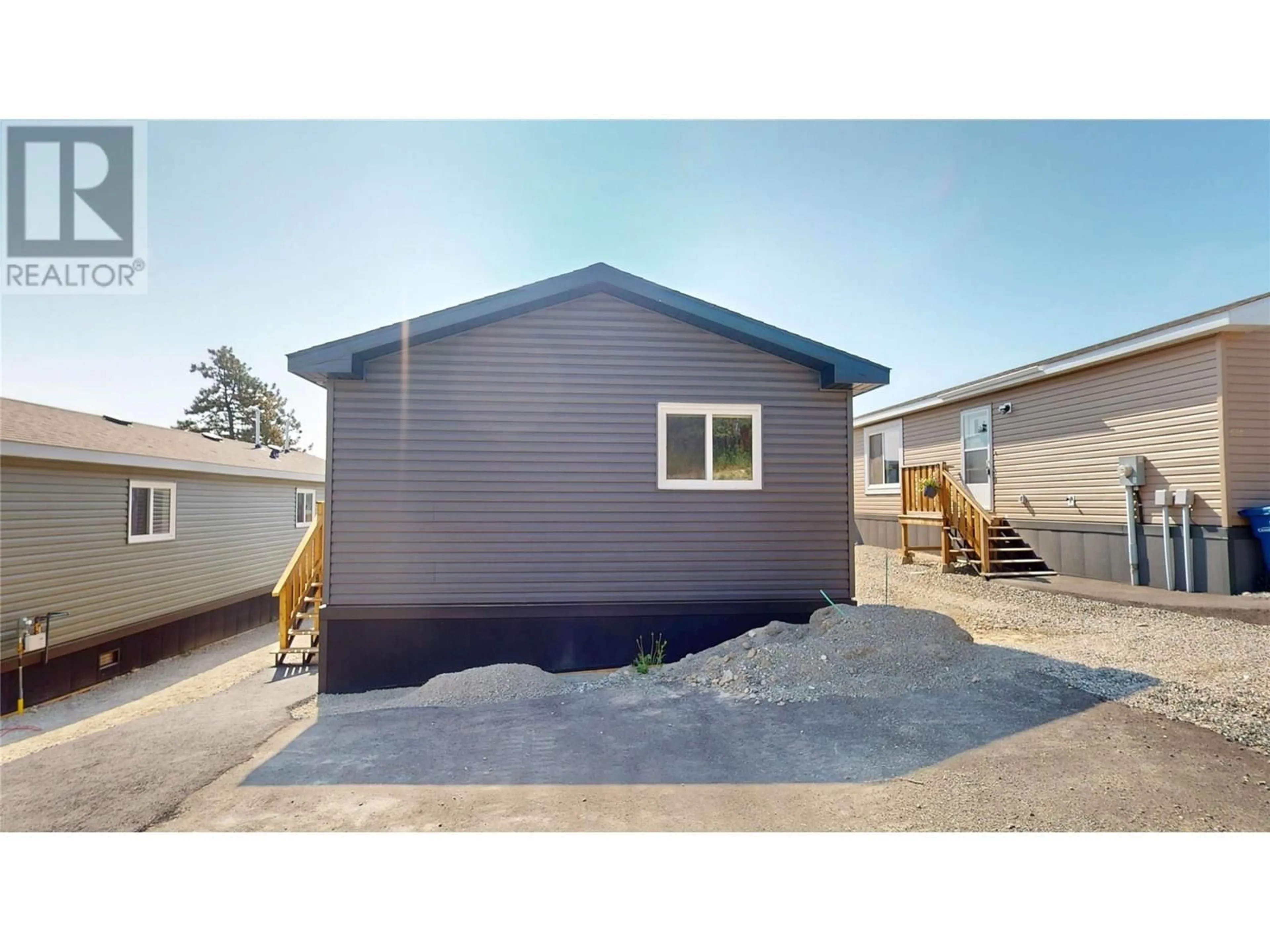 Home with vinyl exterior material, street for 527 PAGURUT AVENUE WEST, Cranbrook British Columbia V1C0G5