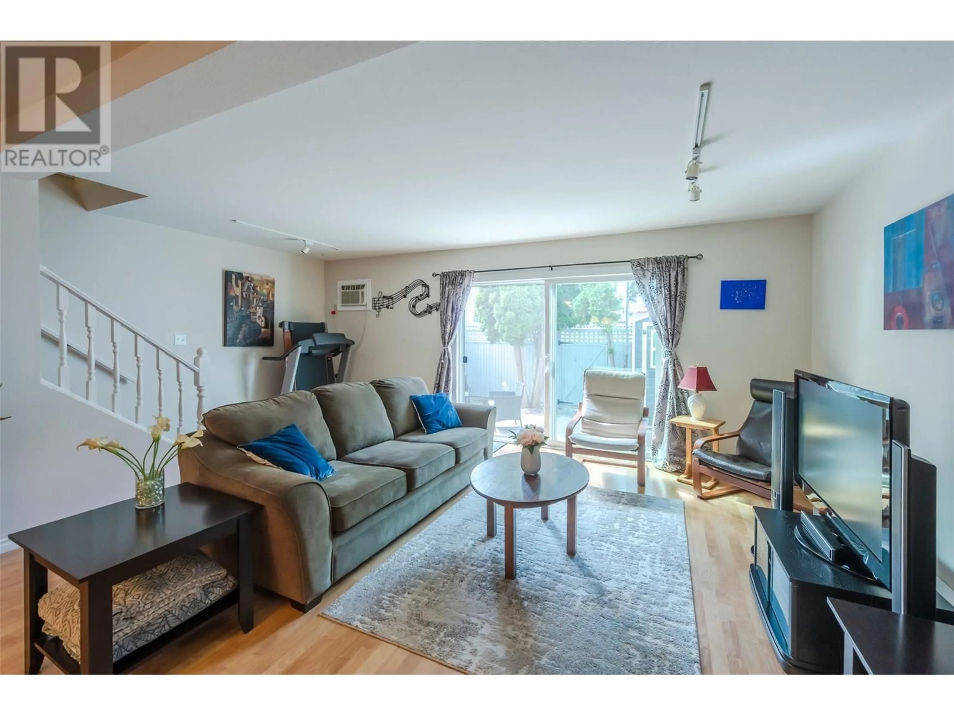 Living room with furniture, wood/laminate floor for 122 - 3315 WILSON STREET, Penticton British Columbia V2A8J3