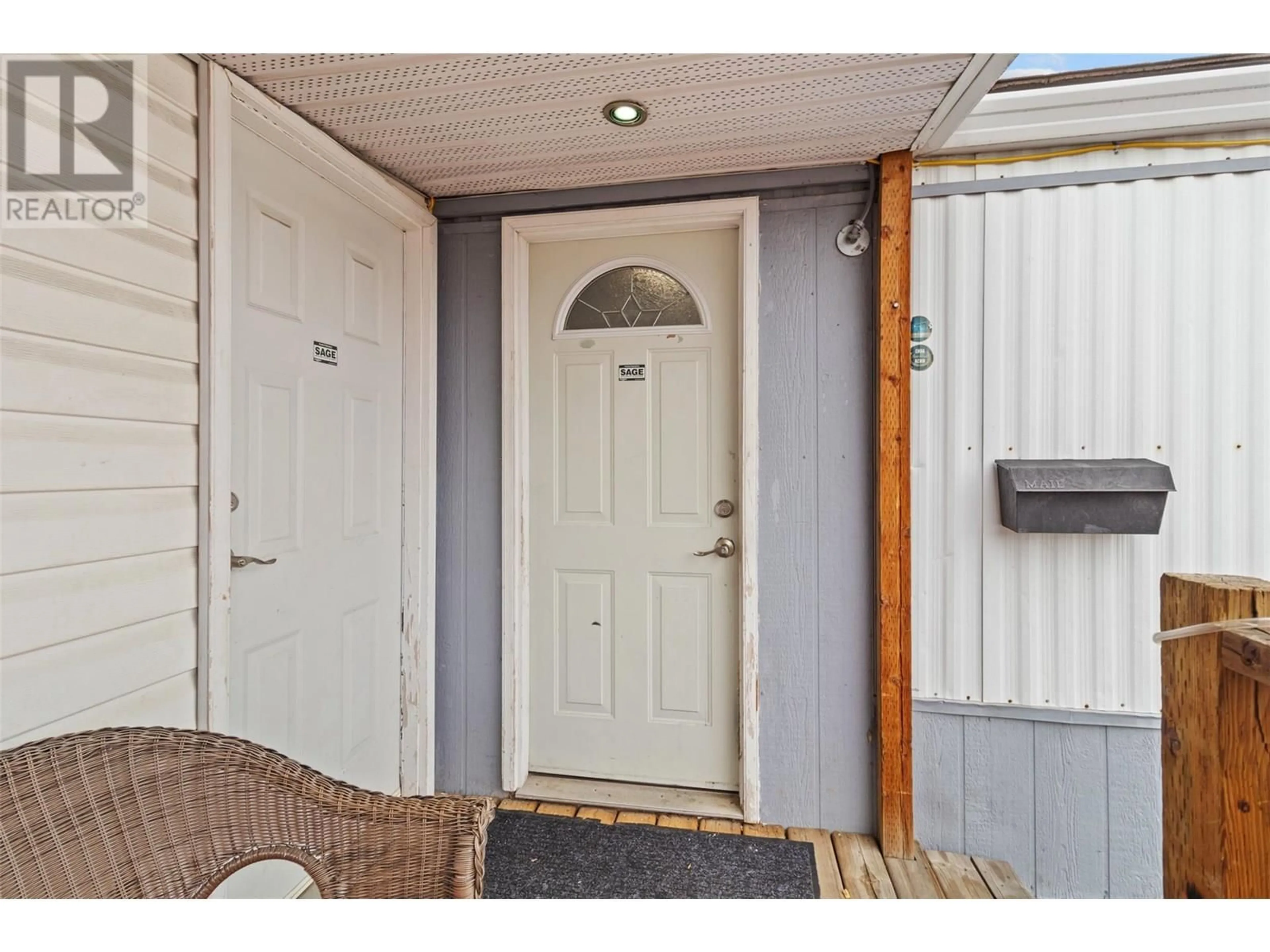 Indoor entryway for 34 - 1680 WESTSYDE ROAD, Kamloops British Columbia V2B7B6