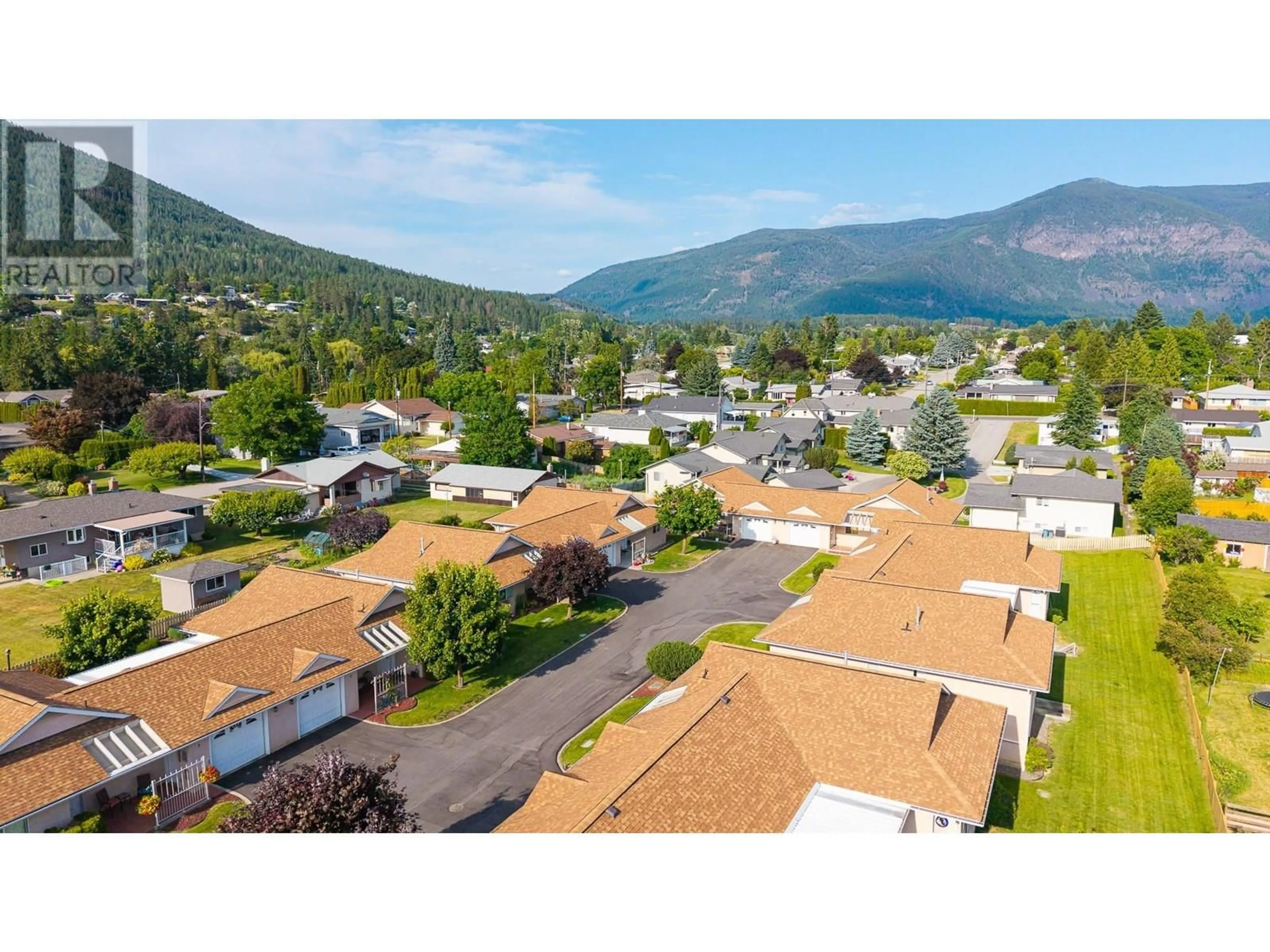 A pic from outside/outdoor area/front of a property/back of a property/a pic from drone, mountain view for 5 - 518 18TH AVENUE SOUTH, Creston British Columbia V0B1G0