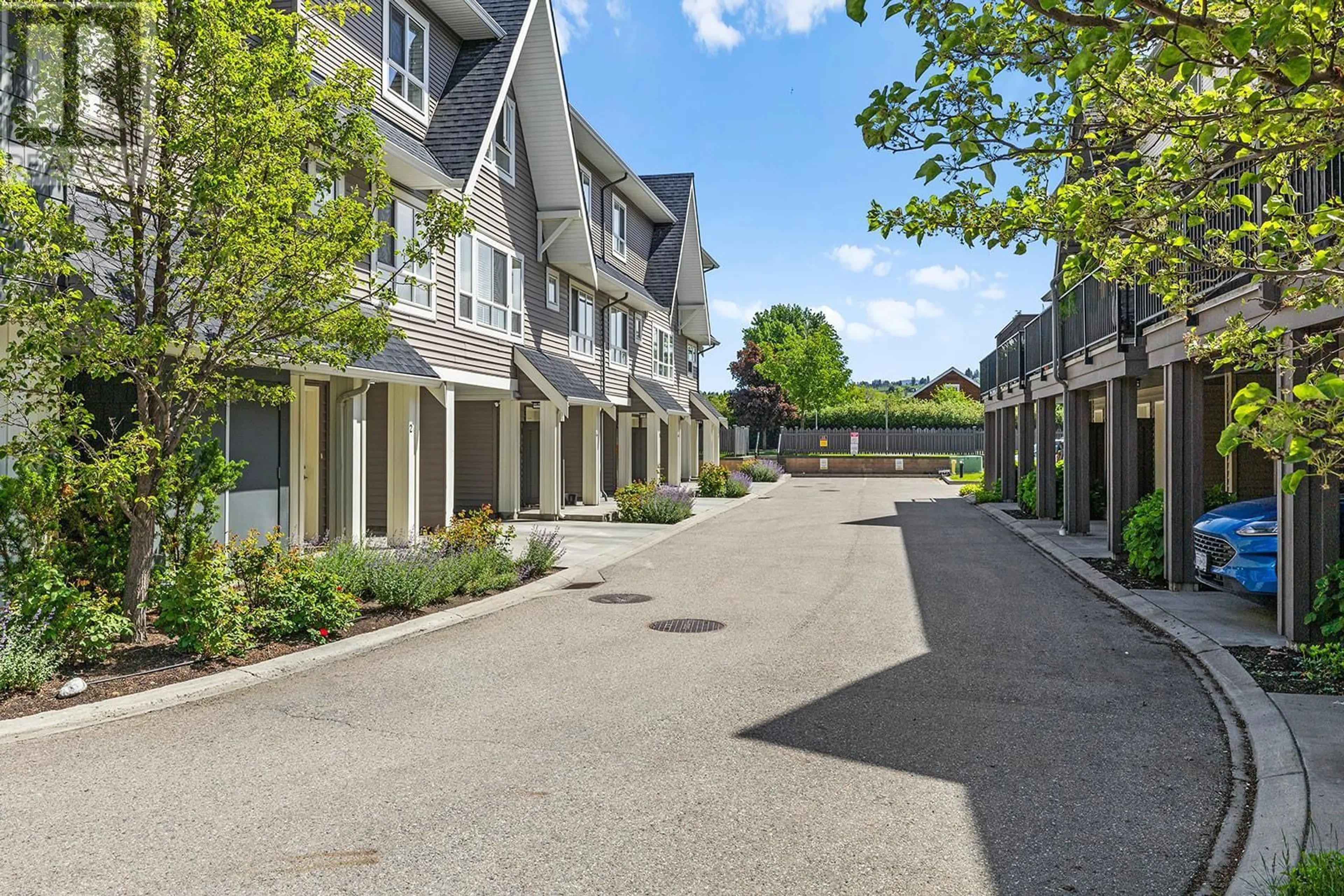 Patio, street for 2 - 680 OLD MEADOWS ROAD, Kelowna British Columbia V1W5L4