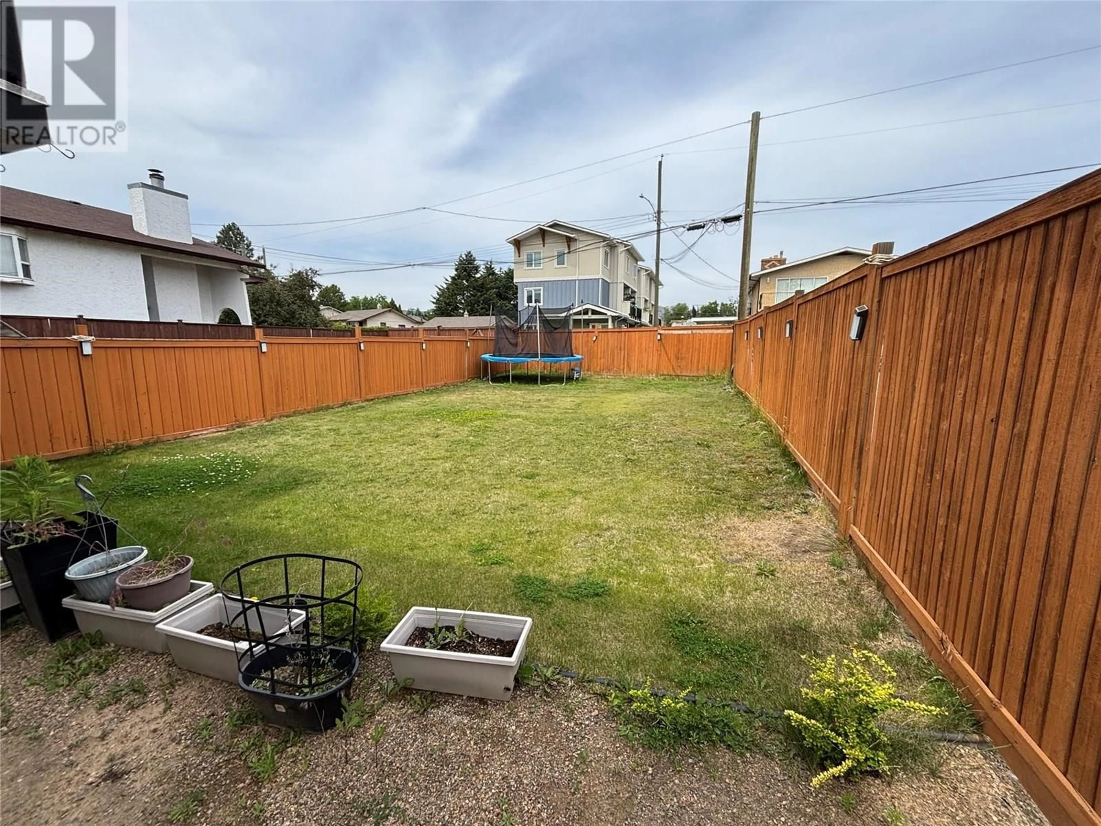 A pic from outside/outdoor area/front of a property/back of a property/a pic from drone, street for 159 OAK ROAD, Kamloops British Columbia V2B1K7