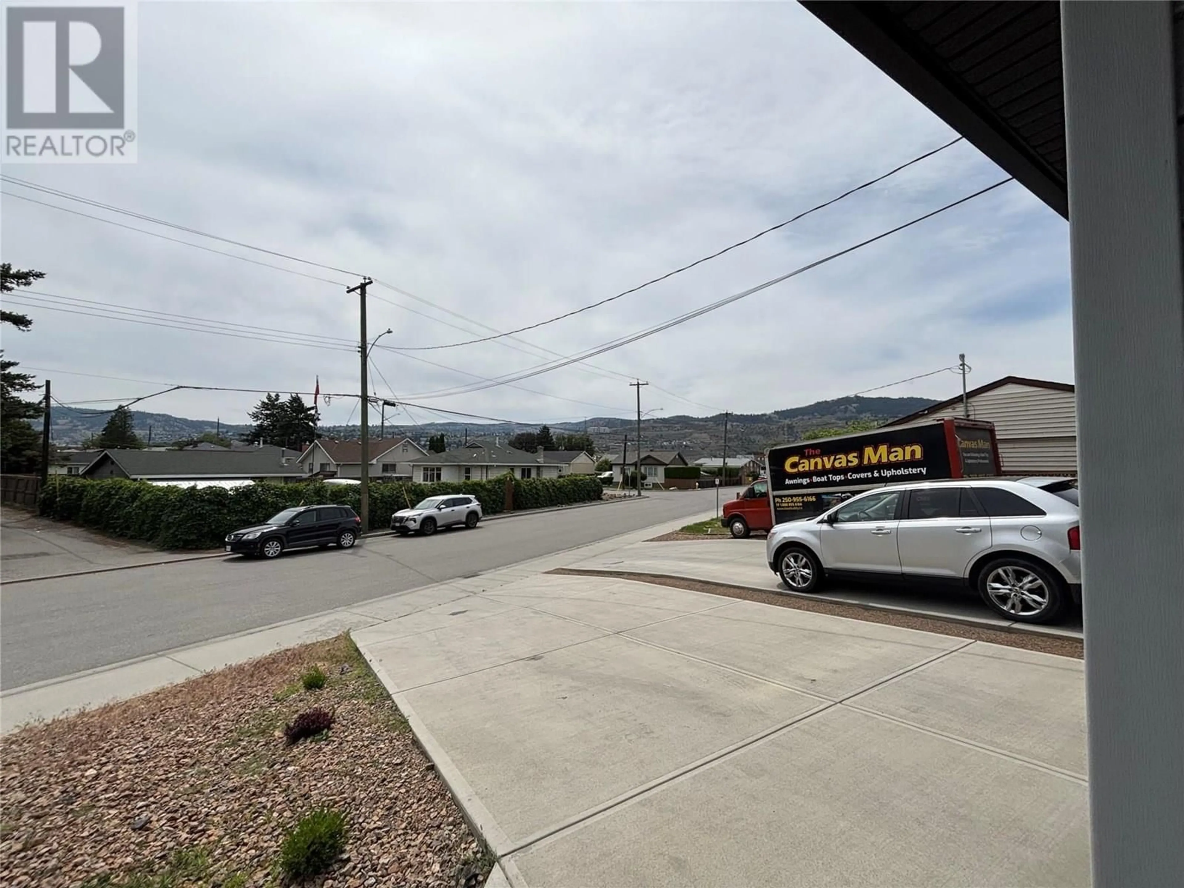 A pic from outside/outdoor area/front of a property/back of a property/a pic from drone, mountain view for 159 OAK ROAD, Kamloops British Columbia V2B1K7