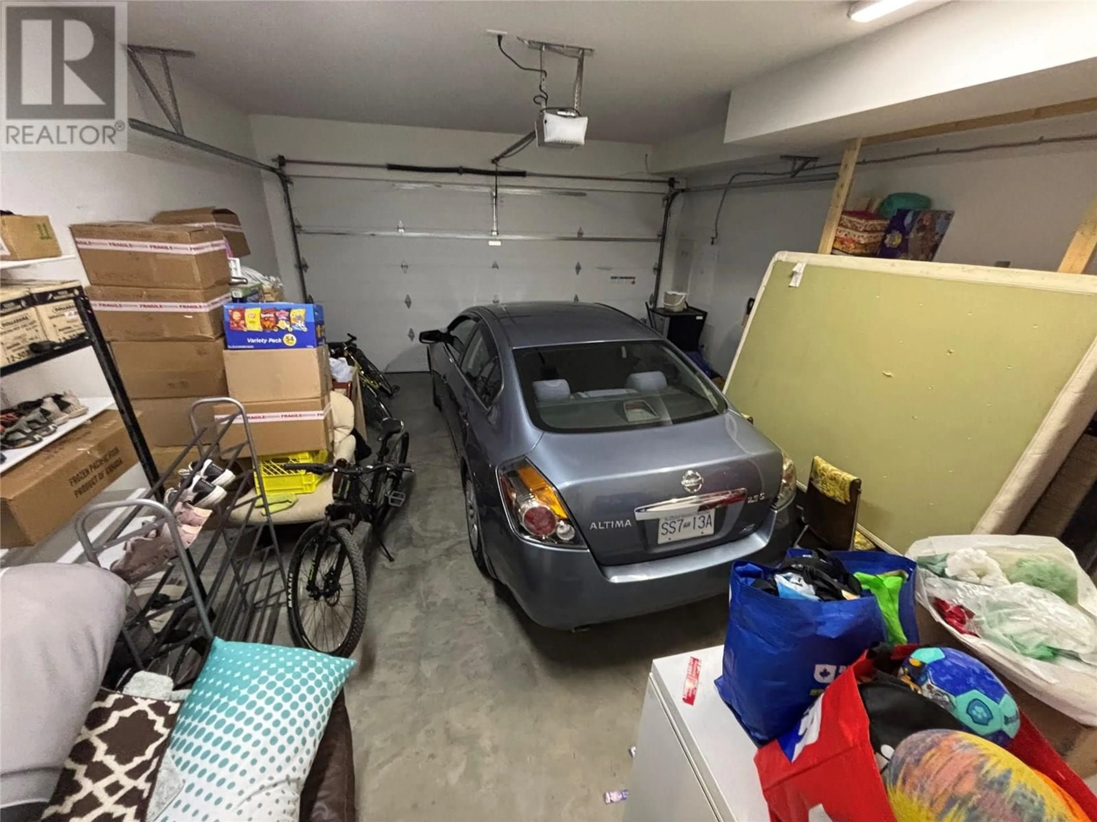 Indoor garage for 159 OAK ROAD, Kamloops British Columbia V2B1K7