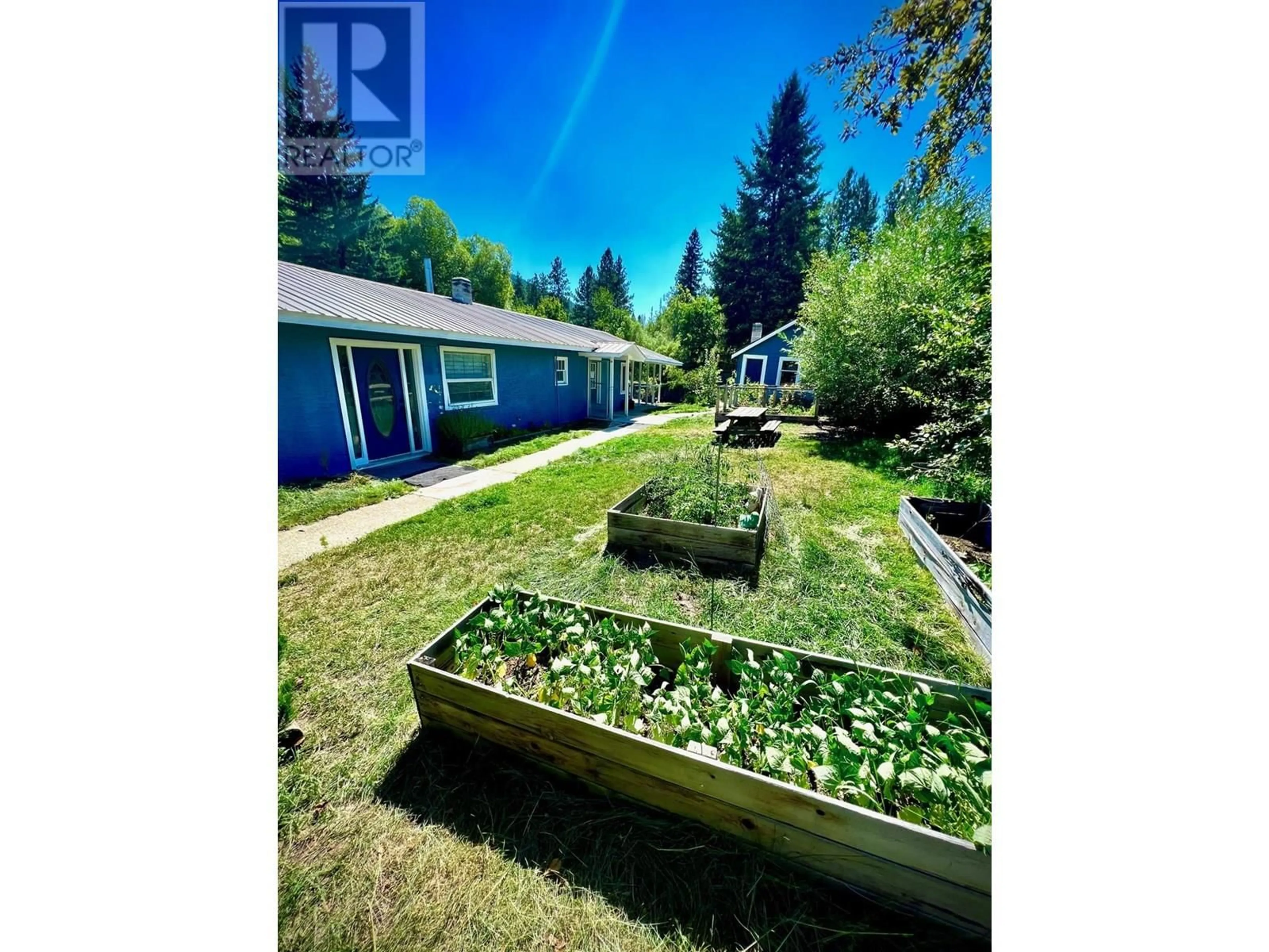 A pic from outside/outdoor area/front of a property/back of a property/a pic from drone, unknown for 20 WALLACE MOUNTAIN ROAD, Beaverdell British Columbia V0H1A0