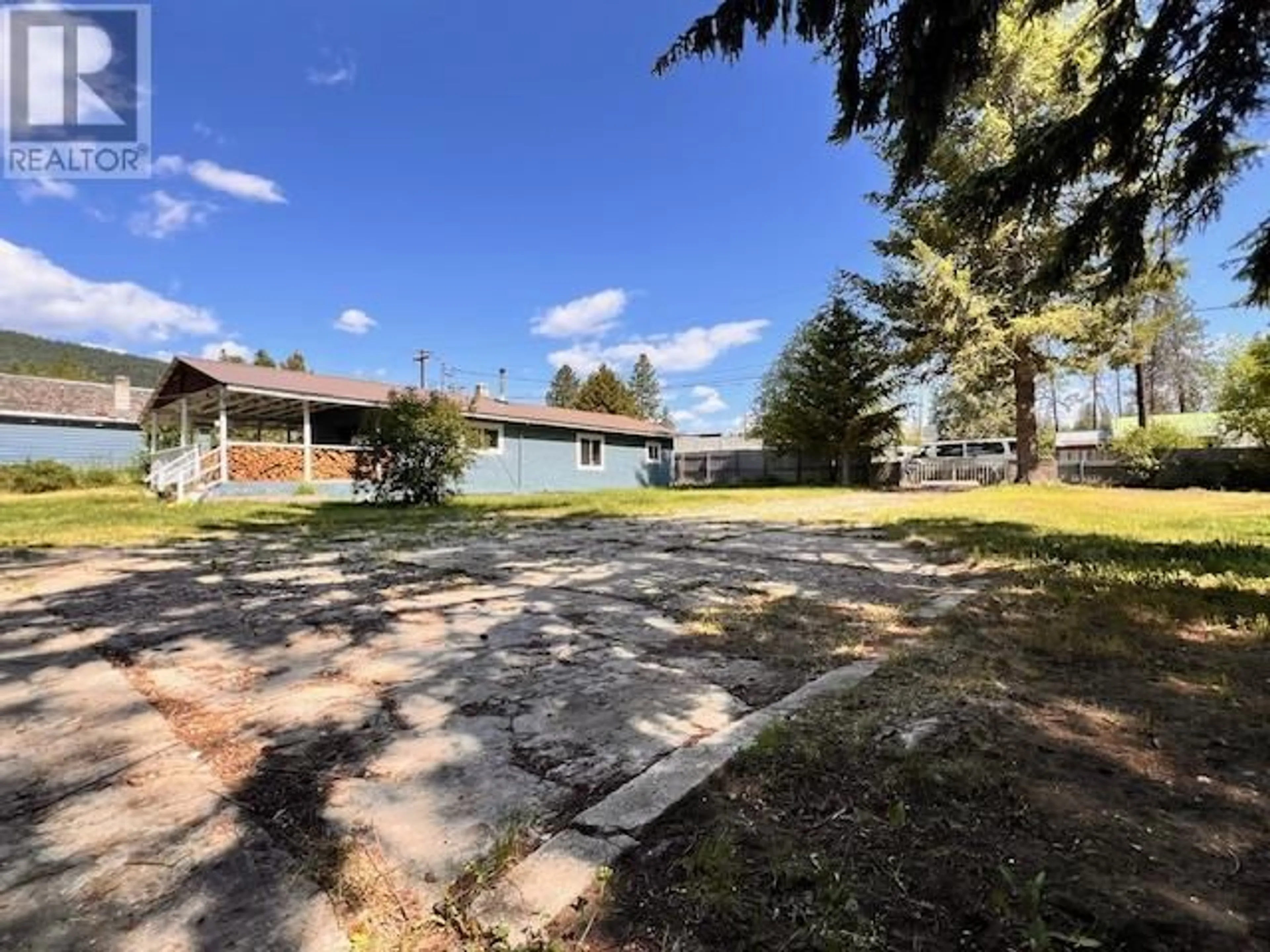 A pic from outside/outdoor area/front of a property/back of a property/a pic from drone, unknown for 20 WALLACE MOUNTAIN ROAD, Beaverdell British Columbia V0H1A0