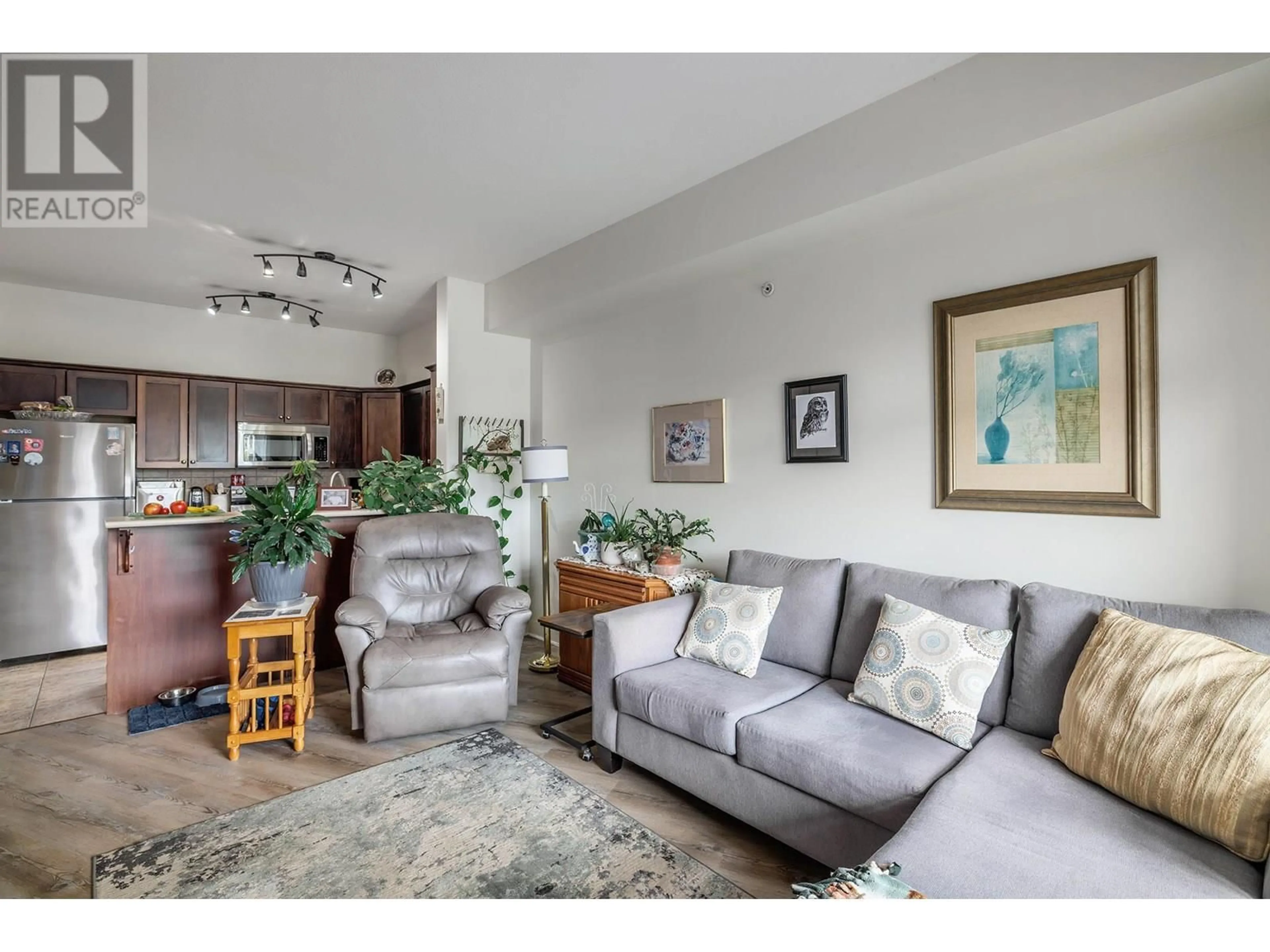 Living room with furniture, unknown for 406 - 2551 SHORELINE DRIVE, Lake Country British Columbia V4V2P2