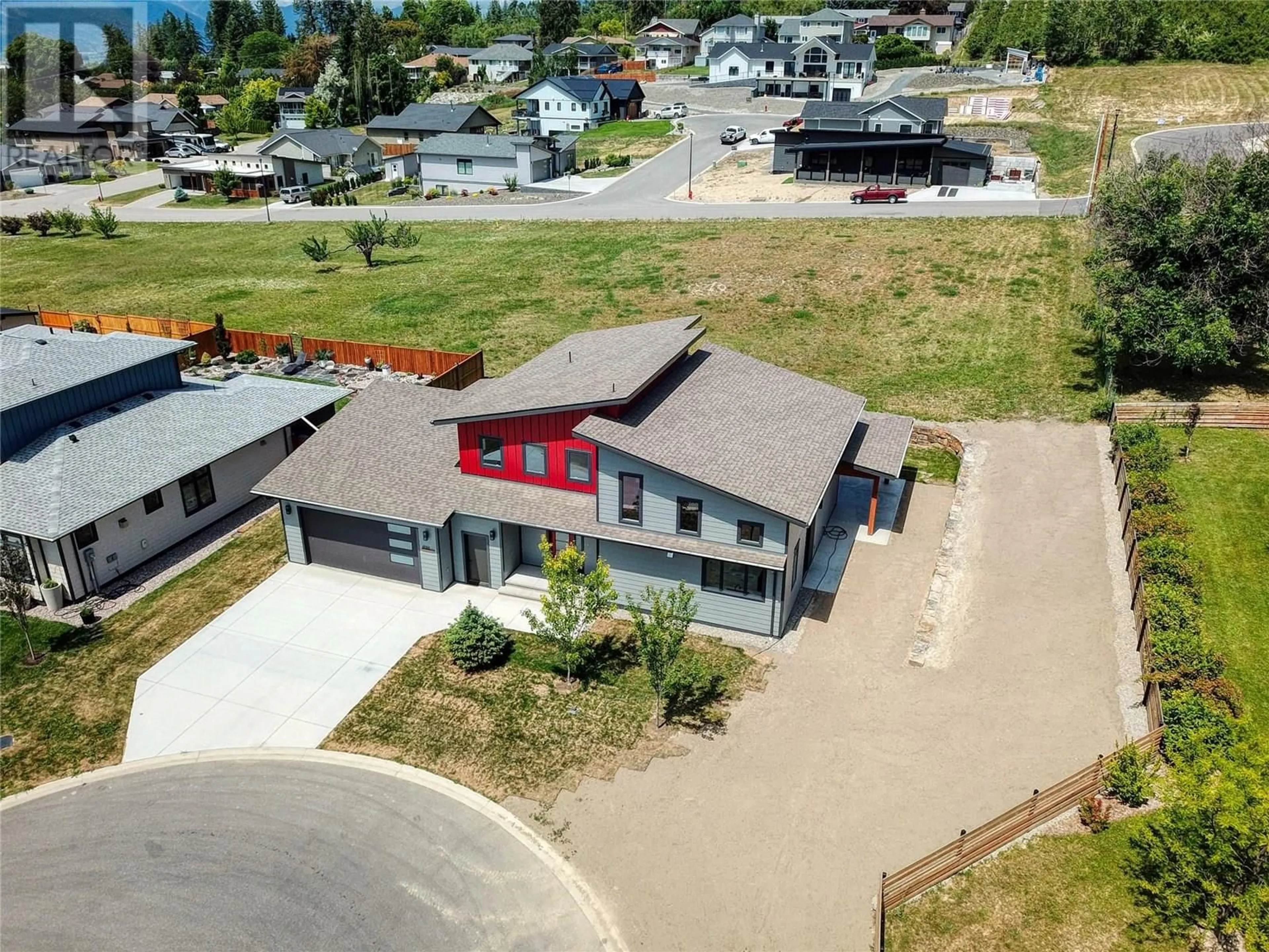 A pic from outside/outdoor area/front of a property/back of a property/a pic from drone, street for 1732 MURDOCH STREET, Creston British Columbia V0B1G5