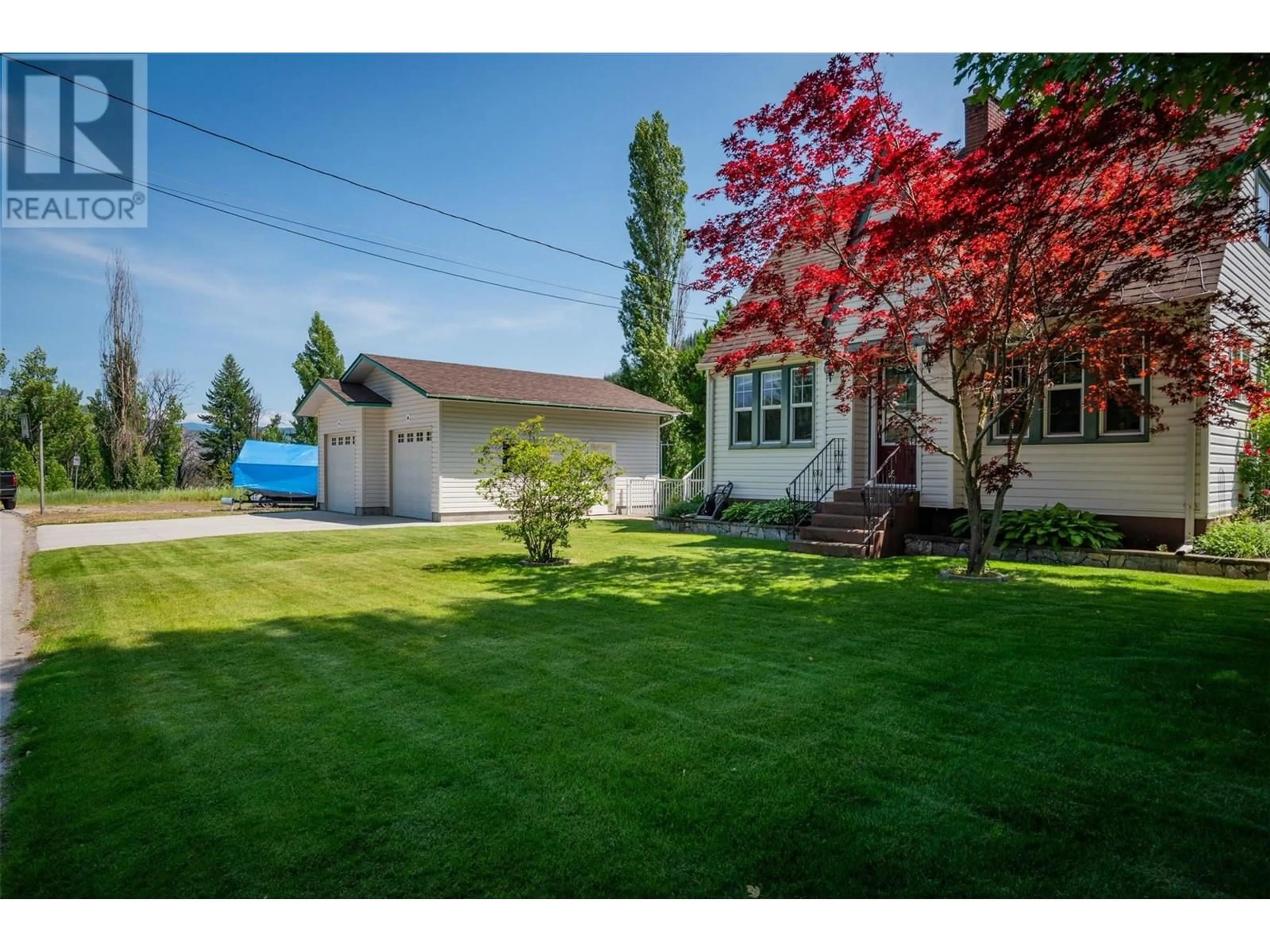 A pic from outside/outdoor area/front of a property/back of a property/a pic from drone, street for 120 OXFORD ROAD, Warfield British Columbia V1R2J3