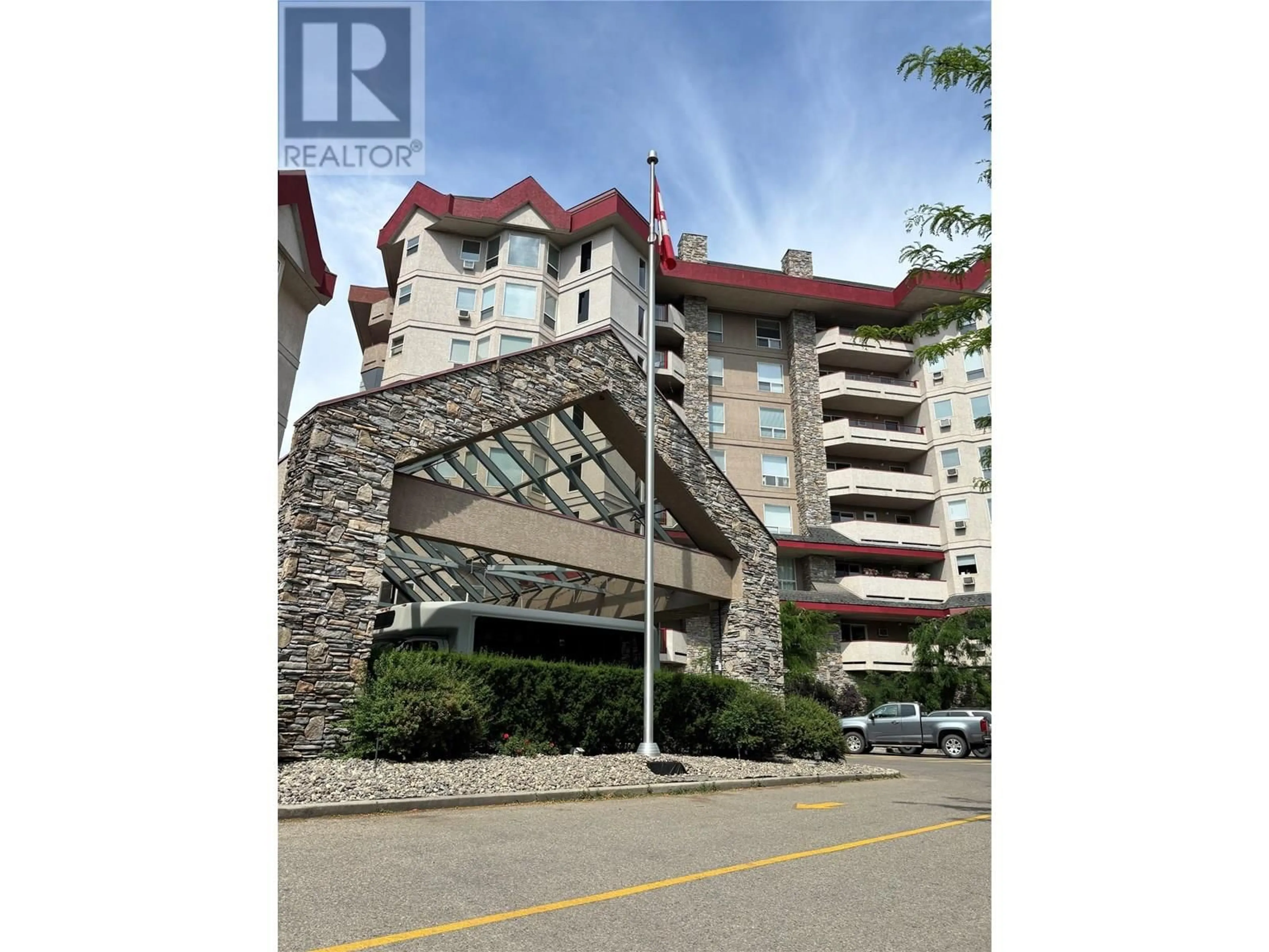 Indoor foyer for 318 - 3011 GATEBY PLACE, Vernon British Columbia V1T9S4