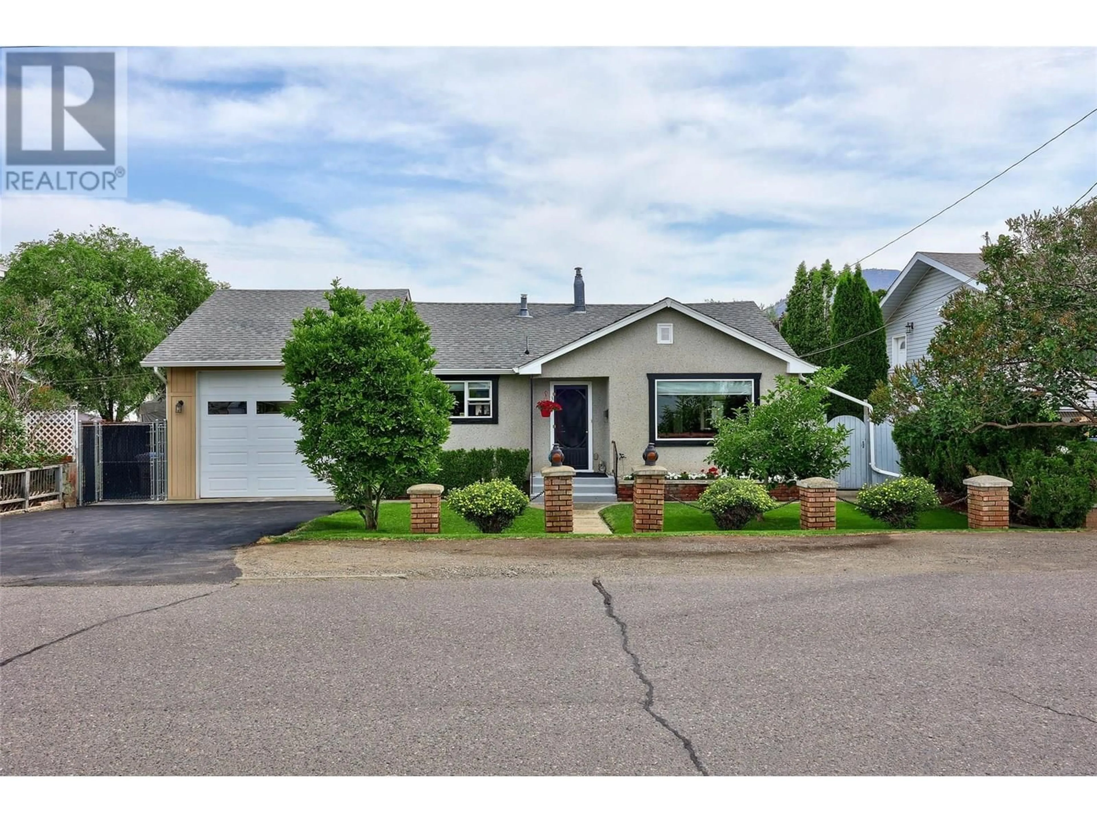 Home with vinyl exterior material, street for 362 MCGOWAN AVENUE, Kamloops British Columbia V2B2N7