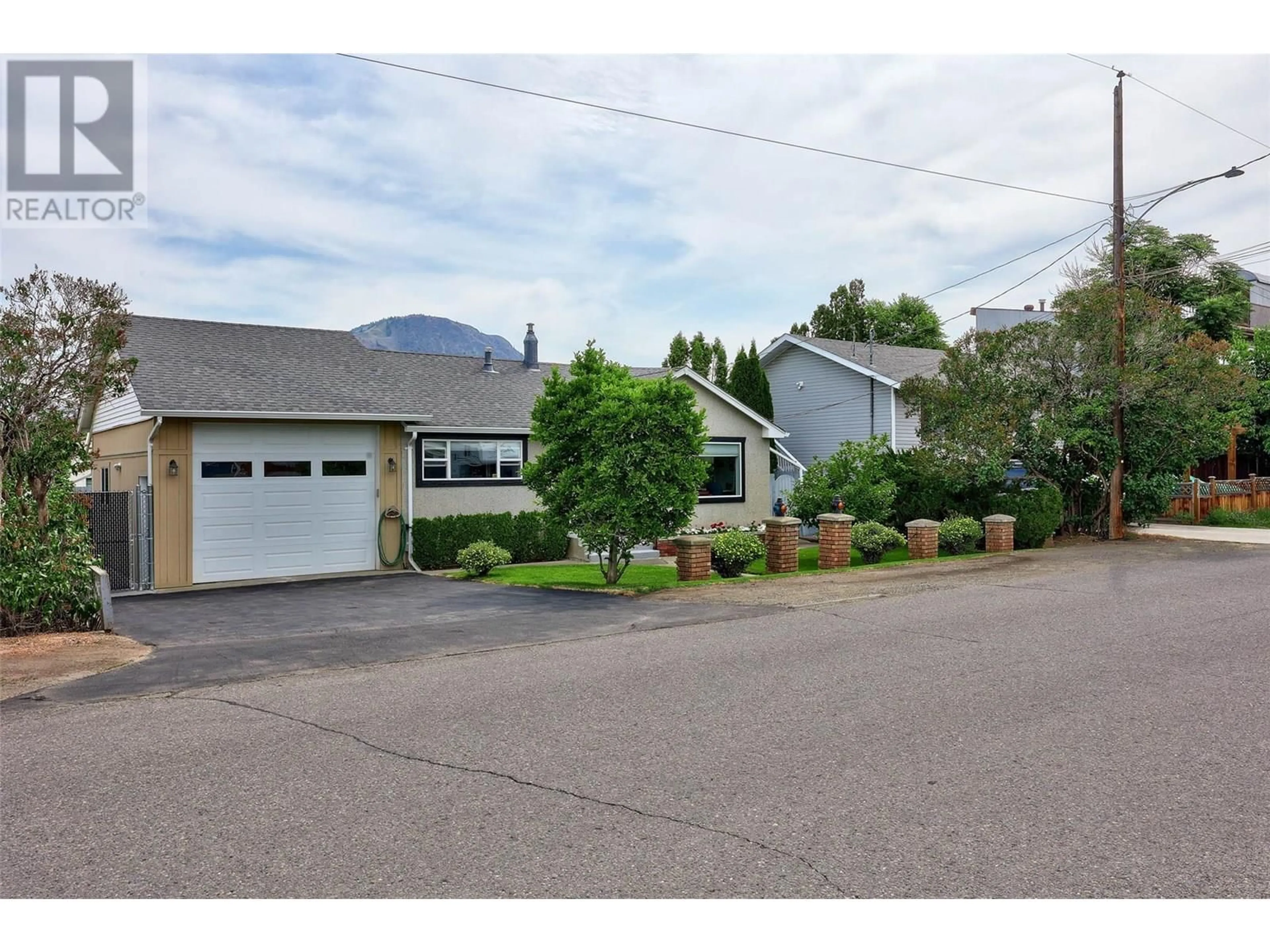 A pic from outside/outdoor area/front of a property/back of a property/a pic from drone, street for 362 MCGOWAN AVENUE, Kamloops British Columbia V2B2N7
