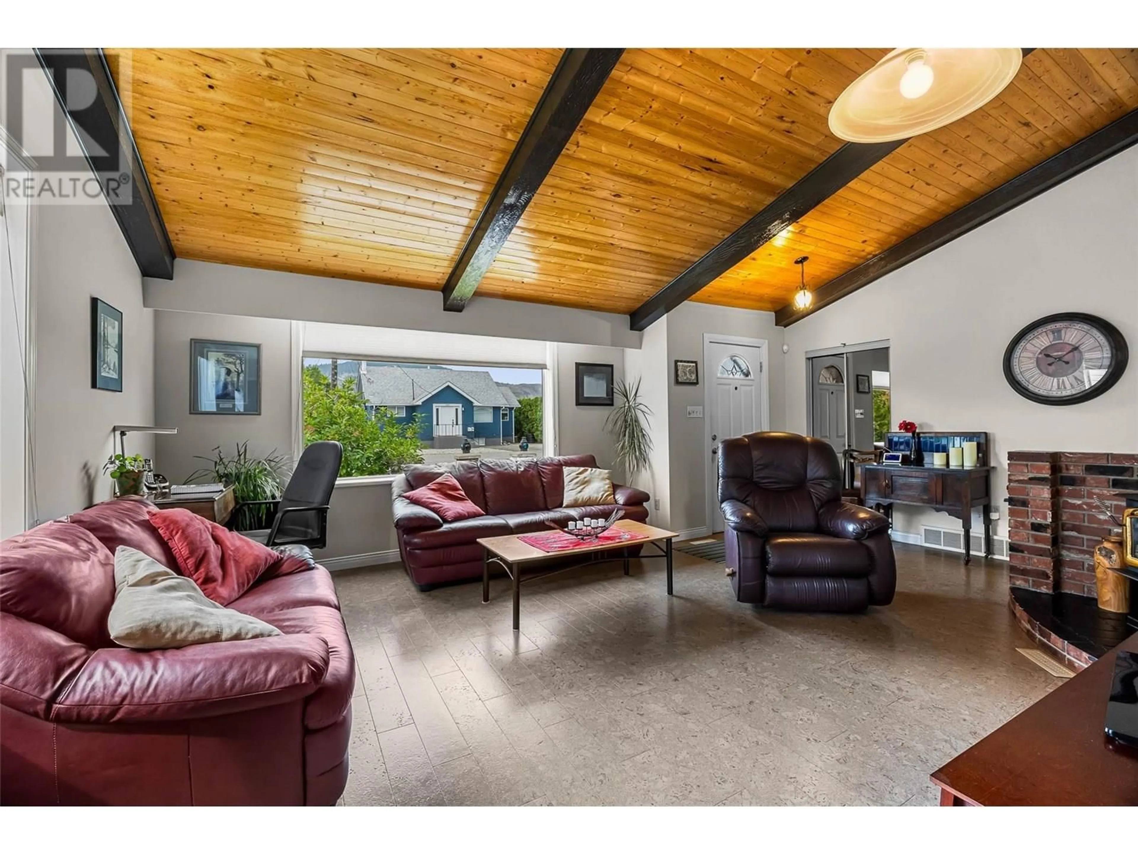 Living room with furniture, unknown for 362 MCGOWAN AVENUE, Kamloops British Columbia V2B2N7