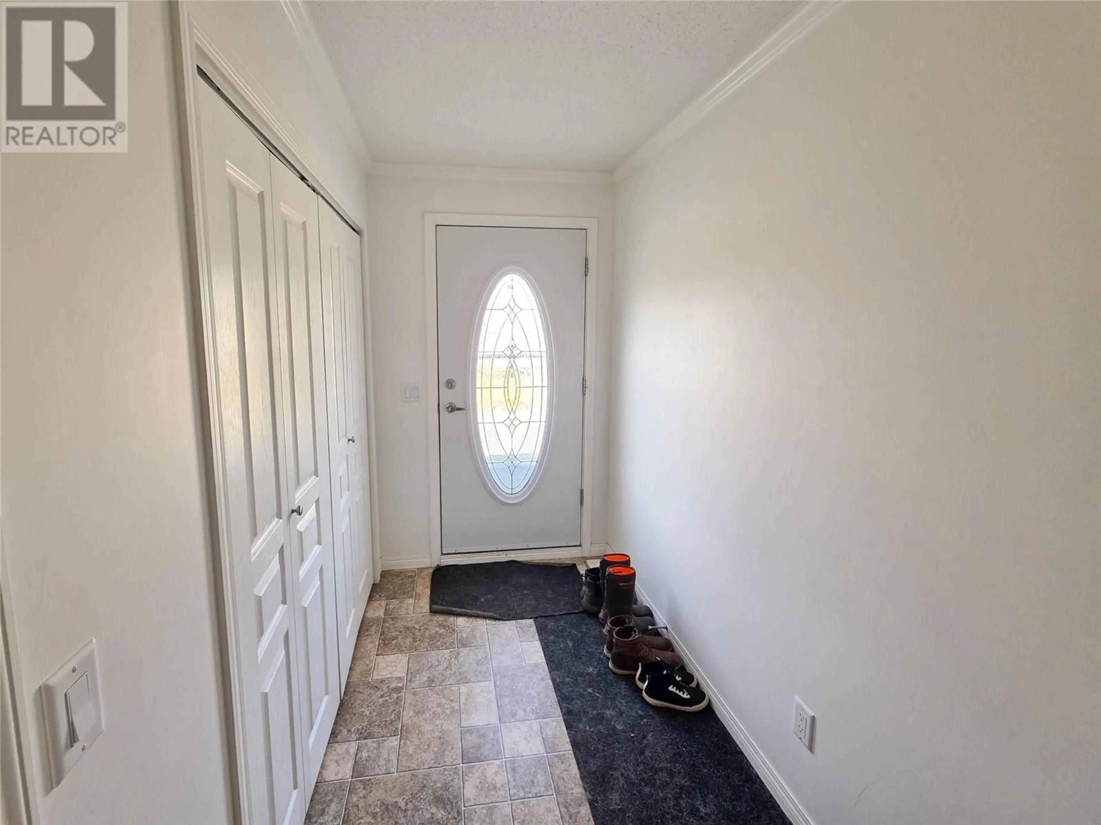 Indoor entryway for 4811 BISSETTE DRIVE, Pouce Coupe British Columbia V0C2C0