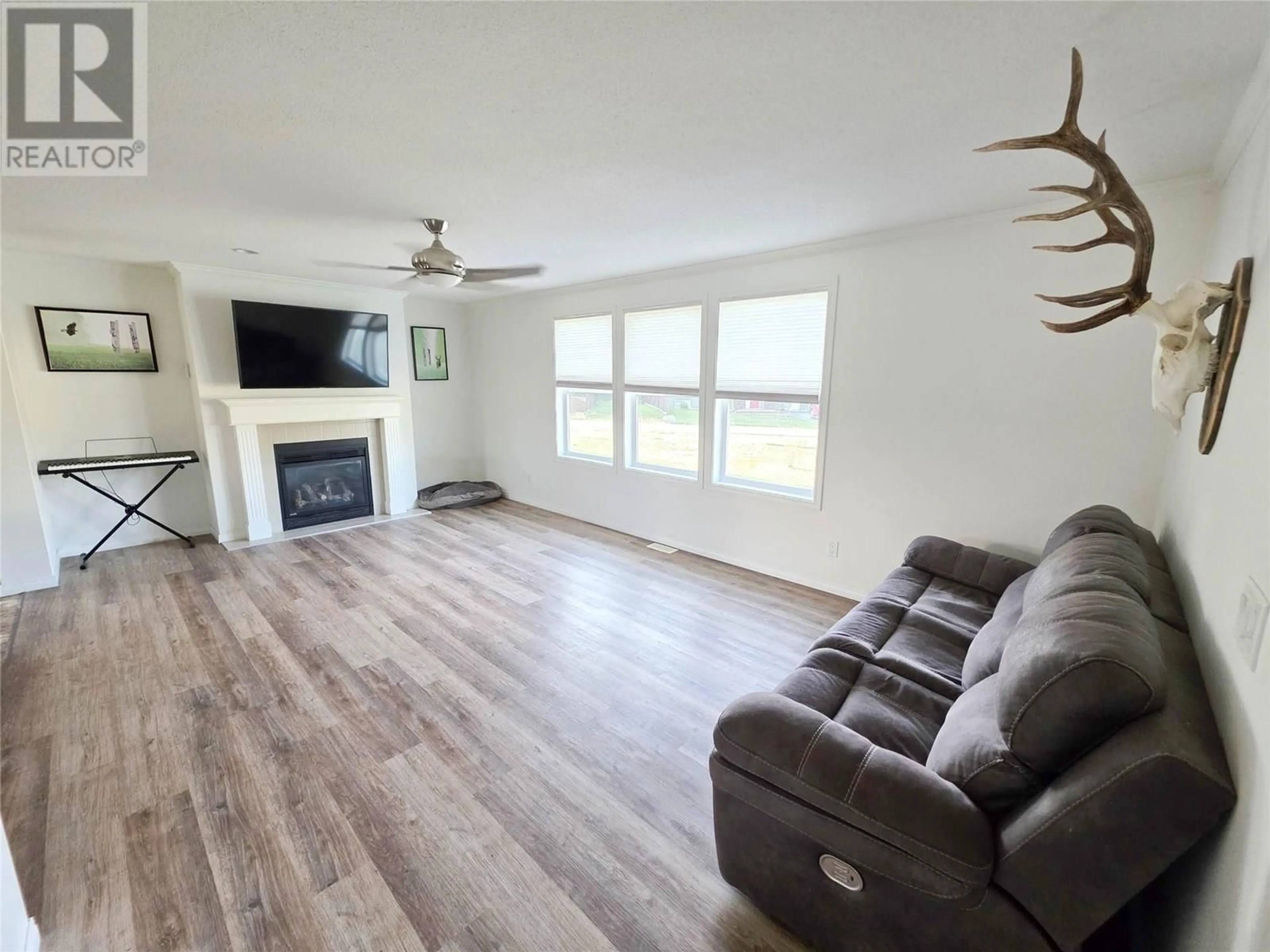 Living room with furniture, wood/laminate floor for 4811 BISSETTE DRIVE, Pouce Coupe British Columbia V0C2C0