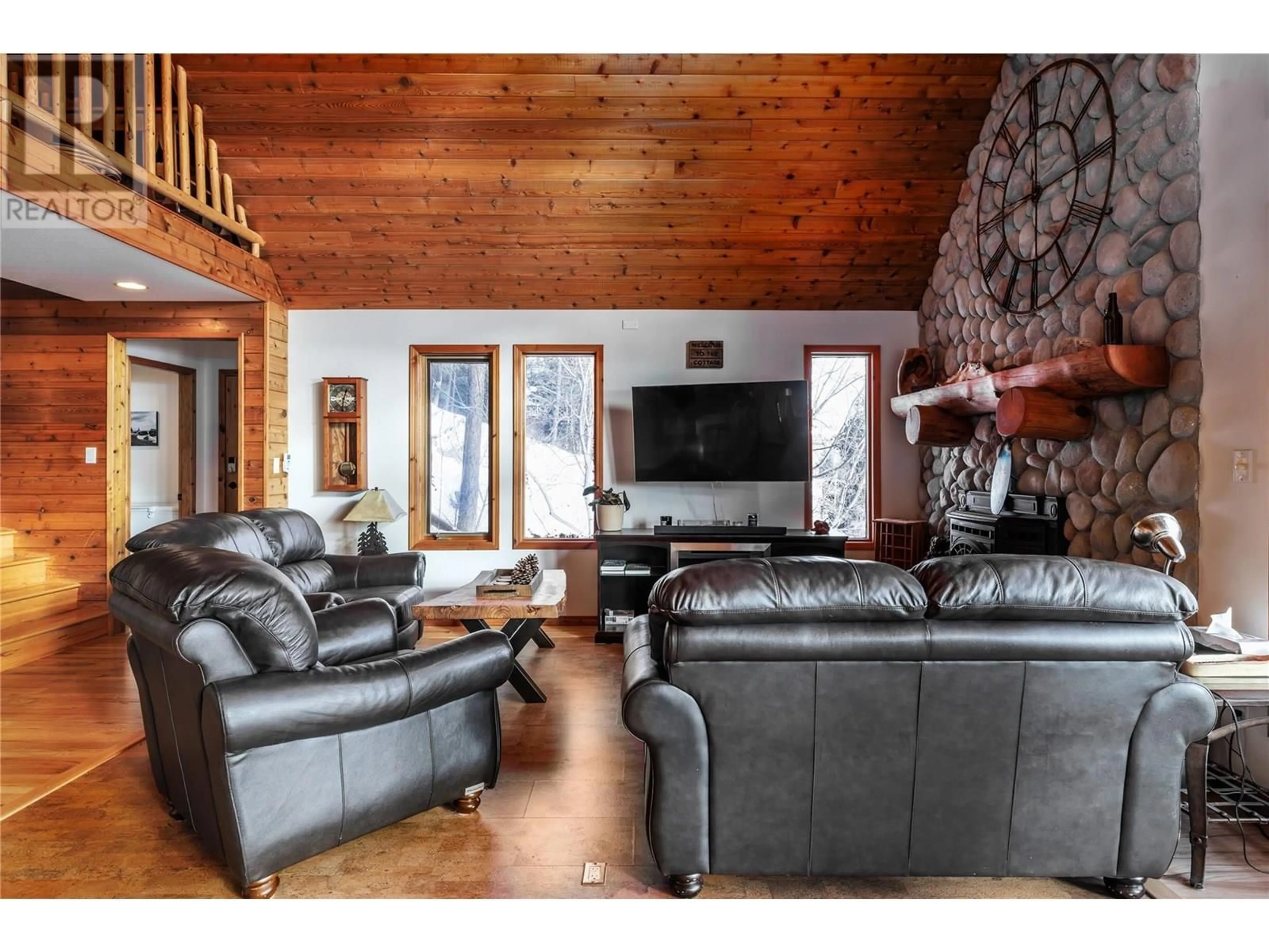 Living room with furniture, wood/laminate floor for 9434 HODGES ROAD, Vernon British Columbia V1H2C4