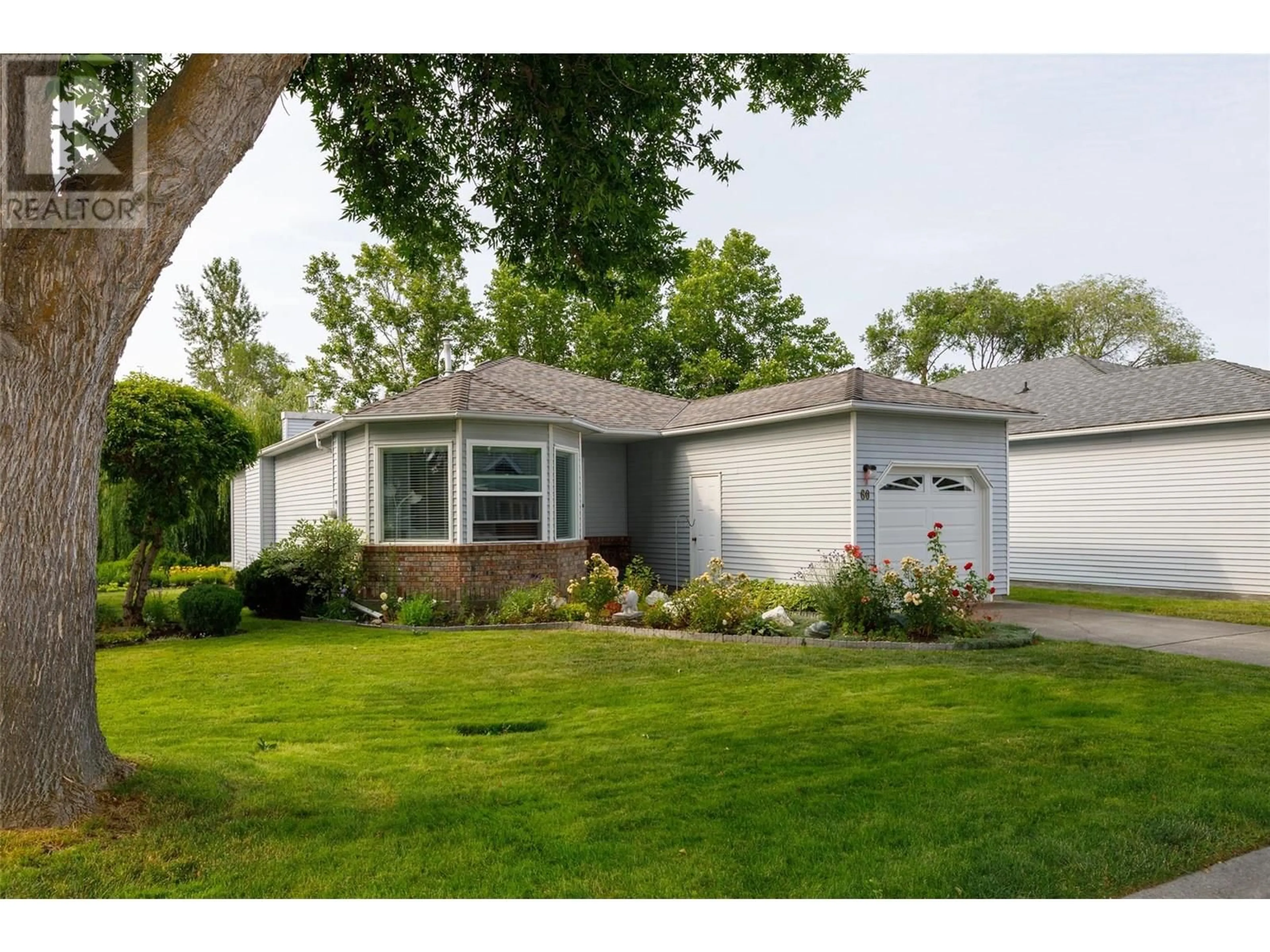 Home with vinyl exterior material, street for 60 - 1101 CAMERON AVENUE, Kelowna British Columbia V1Y8W1