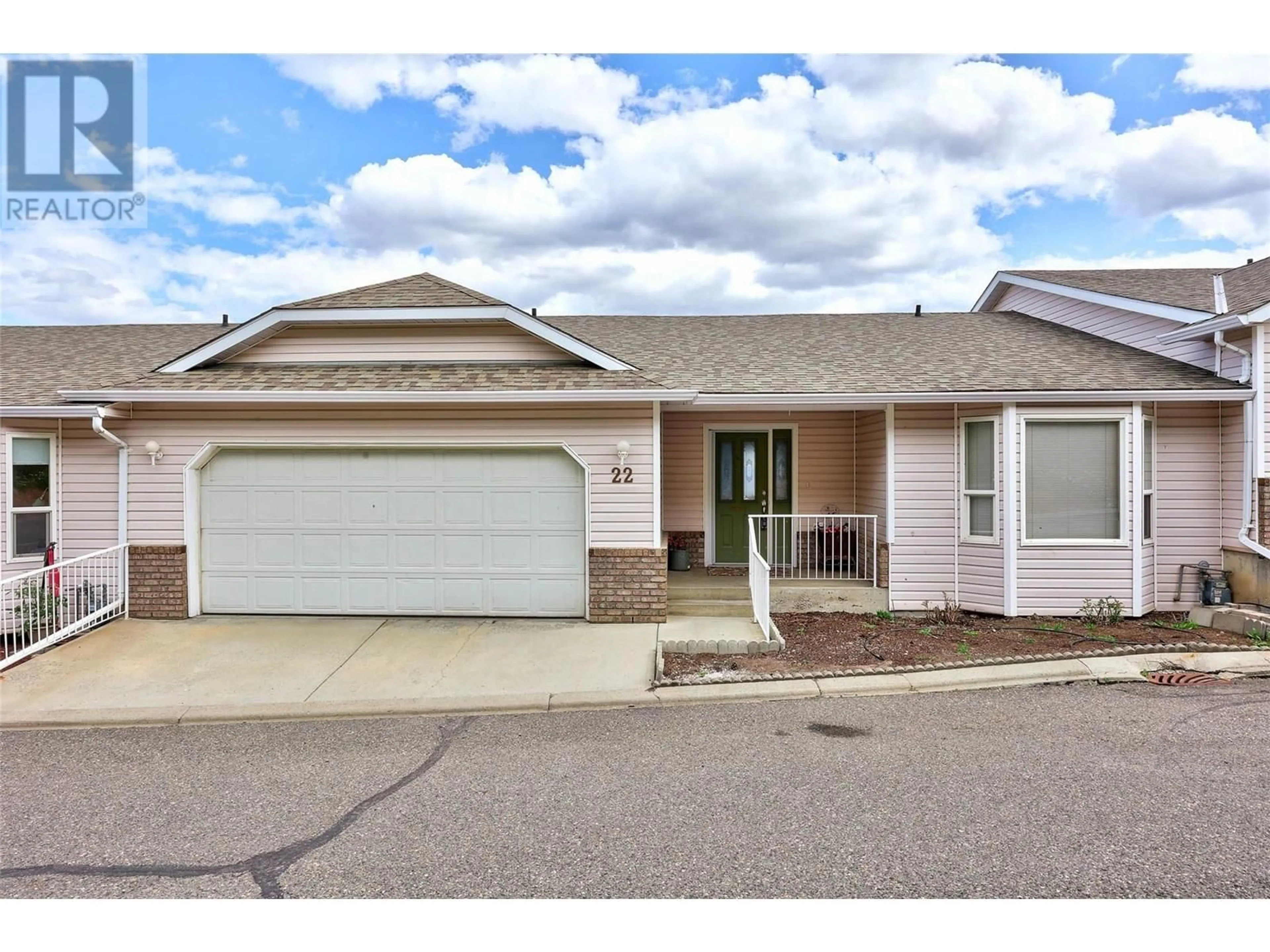 Home with vinyl exterior material, street for 22 - 2022 PACIFIC WAY, Kamloops British Columbia V1S1T1