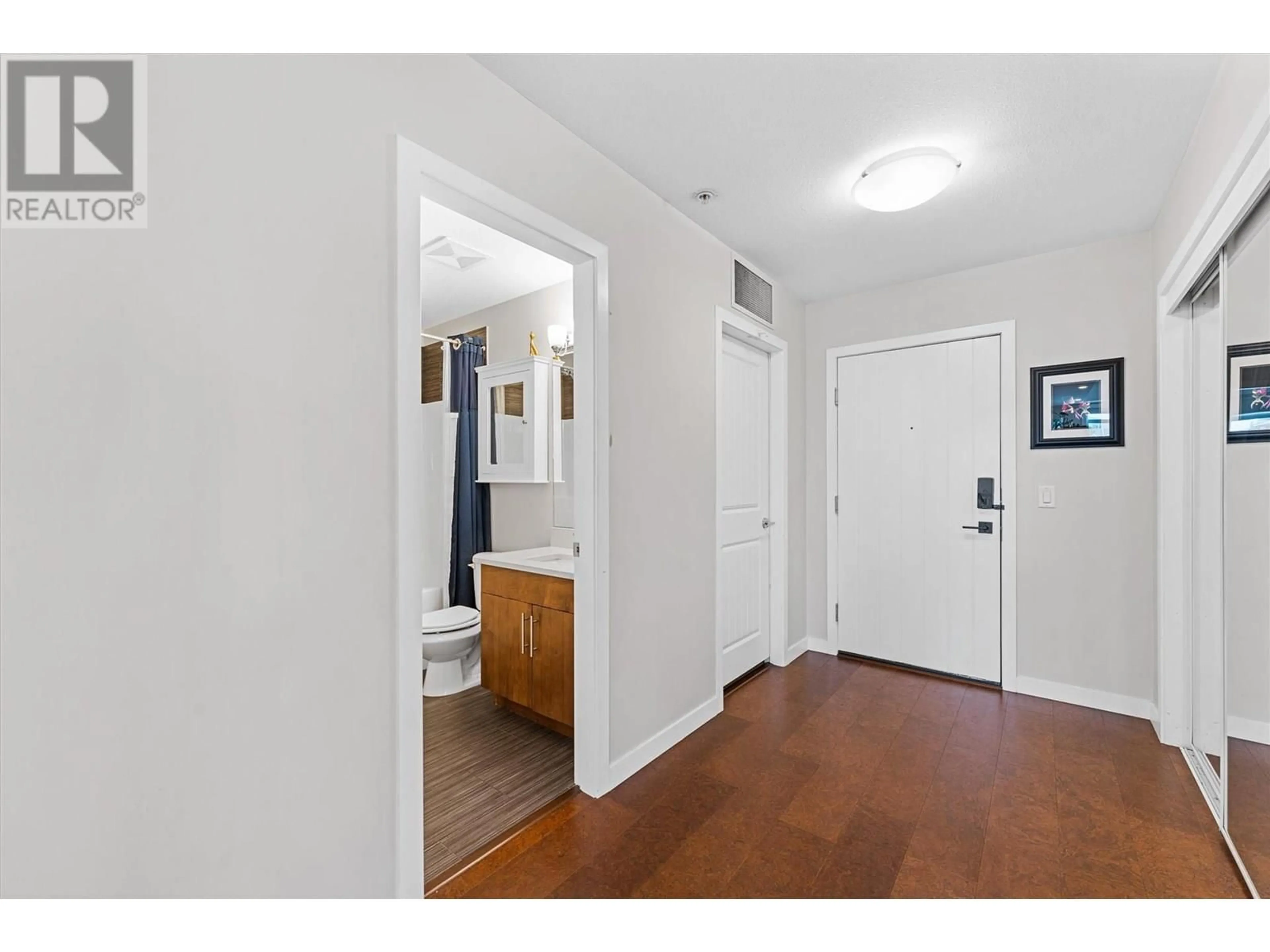 Indoor entryway for 206 - 1933 AMBROSI ROAD, Kelowna British Columbia V1Y4S1