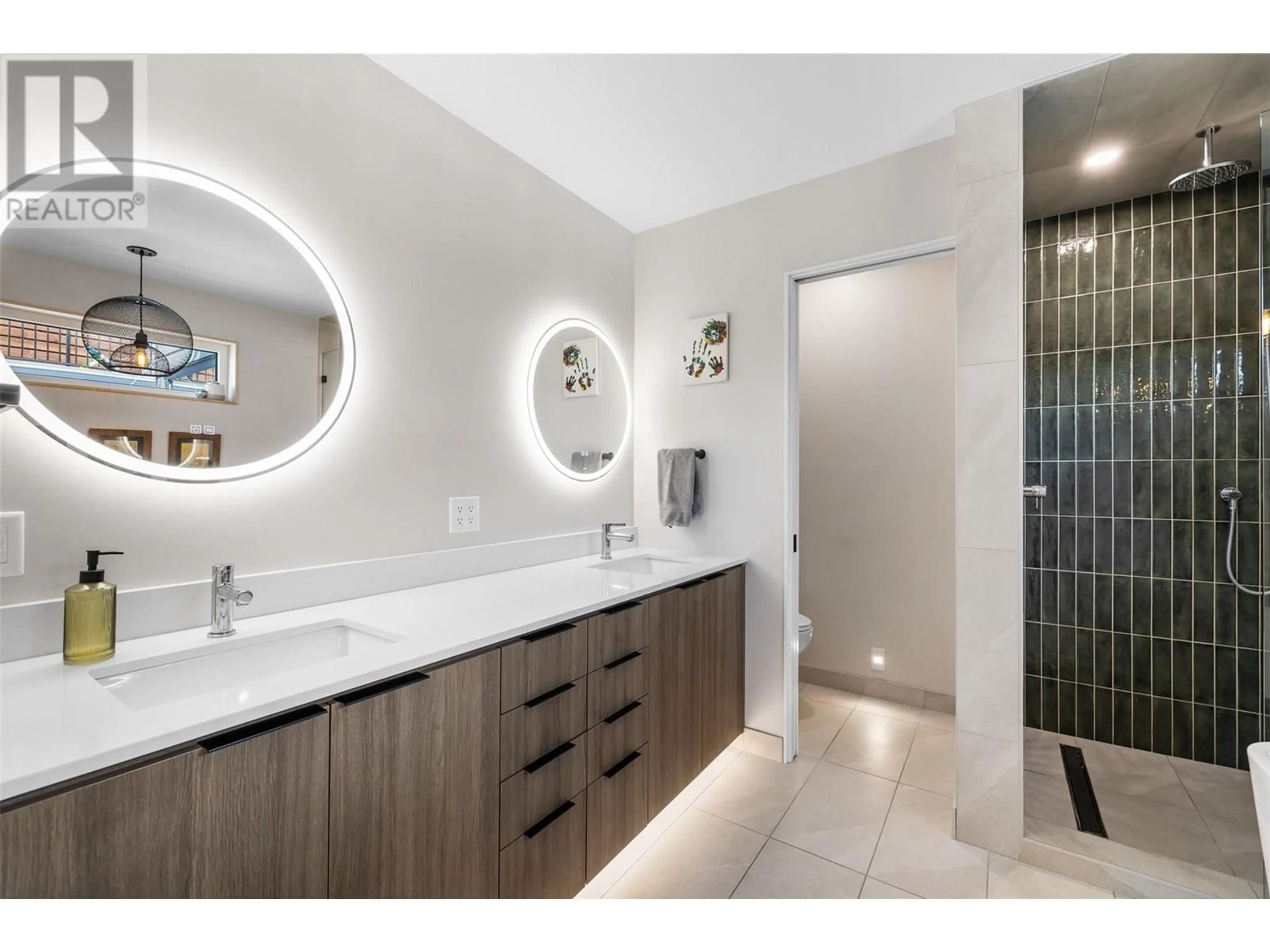 Contemporary bathroom, ceramic/tile floor for 949 & 951 CORONATION AVENUE, Kelowna British Columbia V1Y7A6