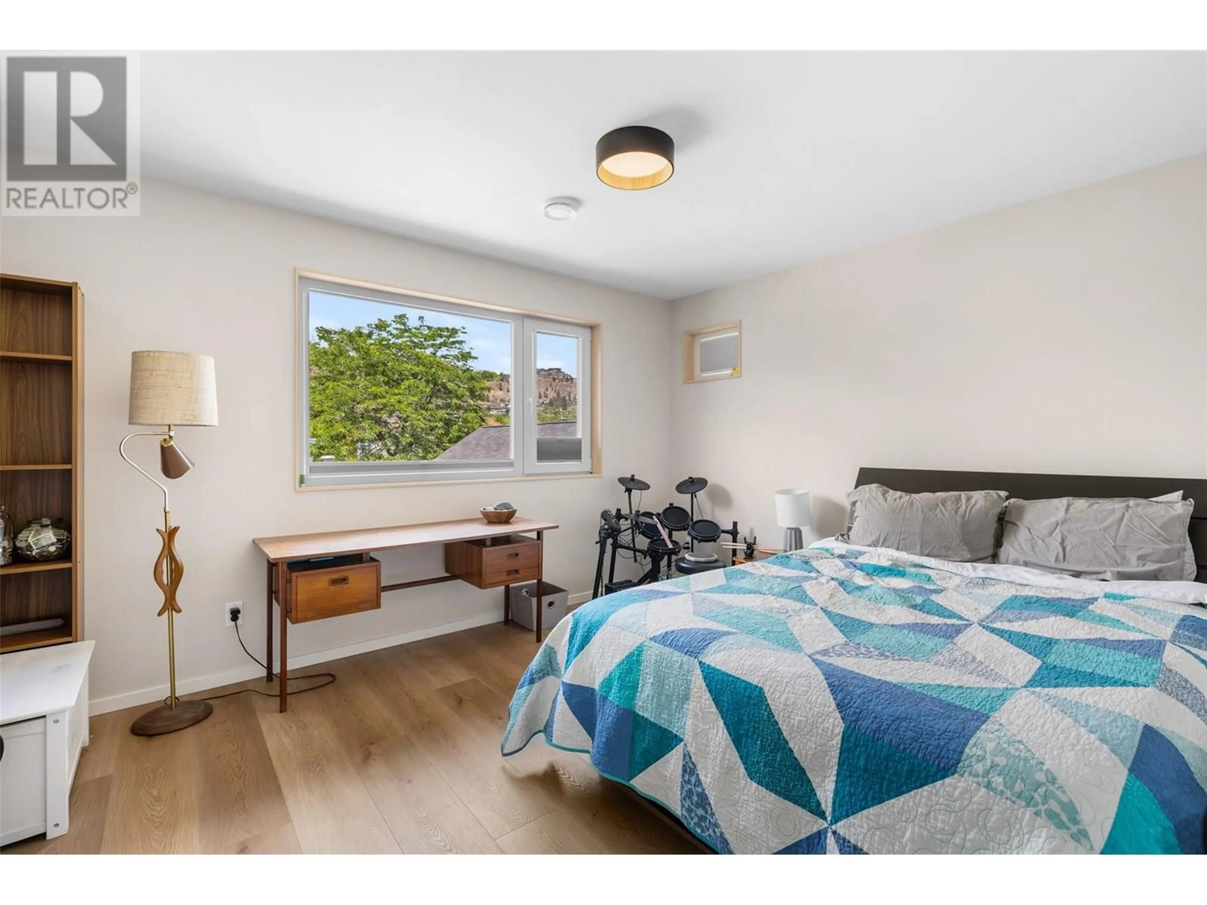 A pic of a room for 949 & 951 CORONATION AVENUE, Kelowna British Columbia V1Y7A6