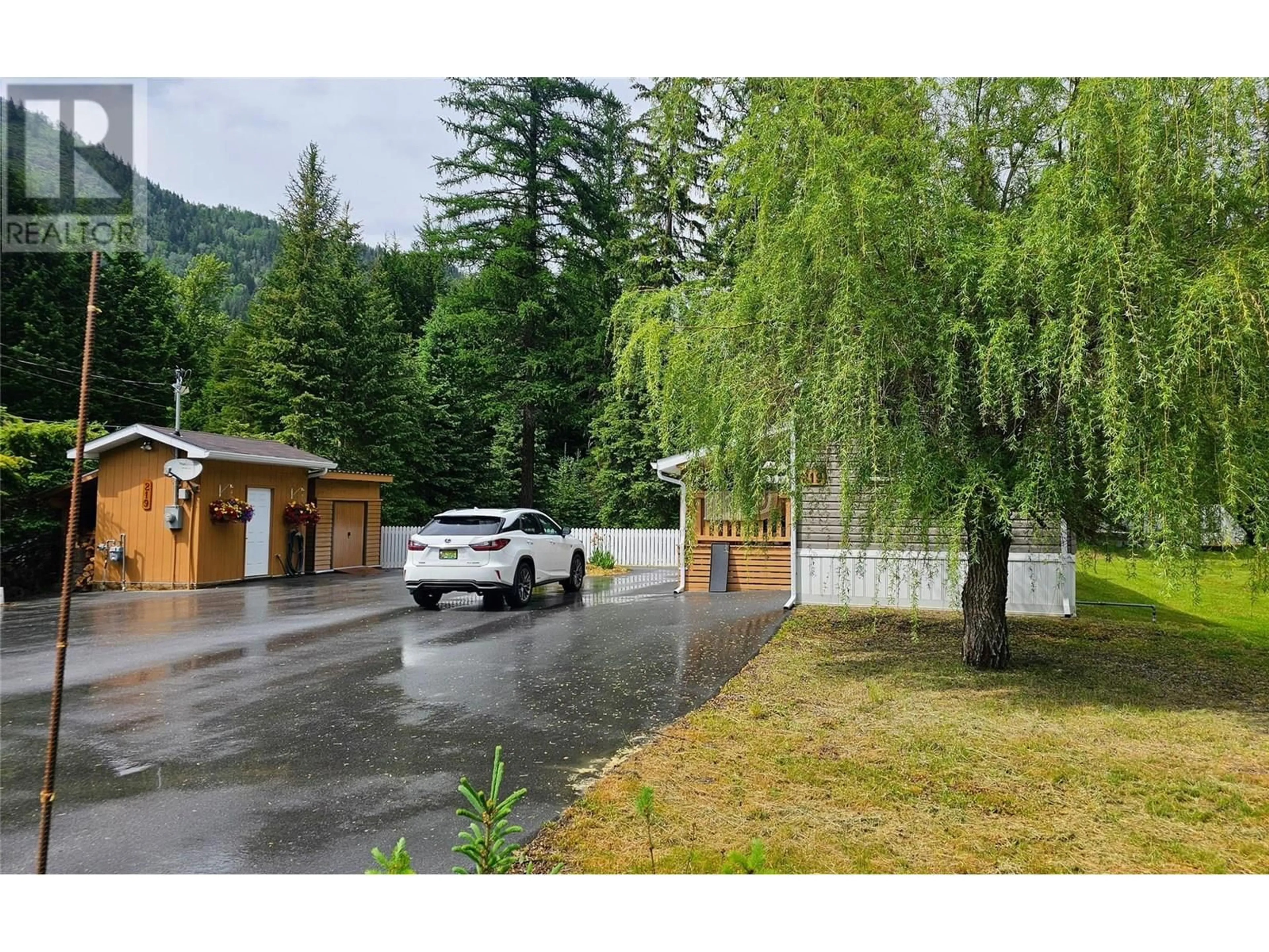 Indoor garage for 219 BELMOND ROAD, Salmo British Columbia V0G1Z0