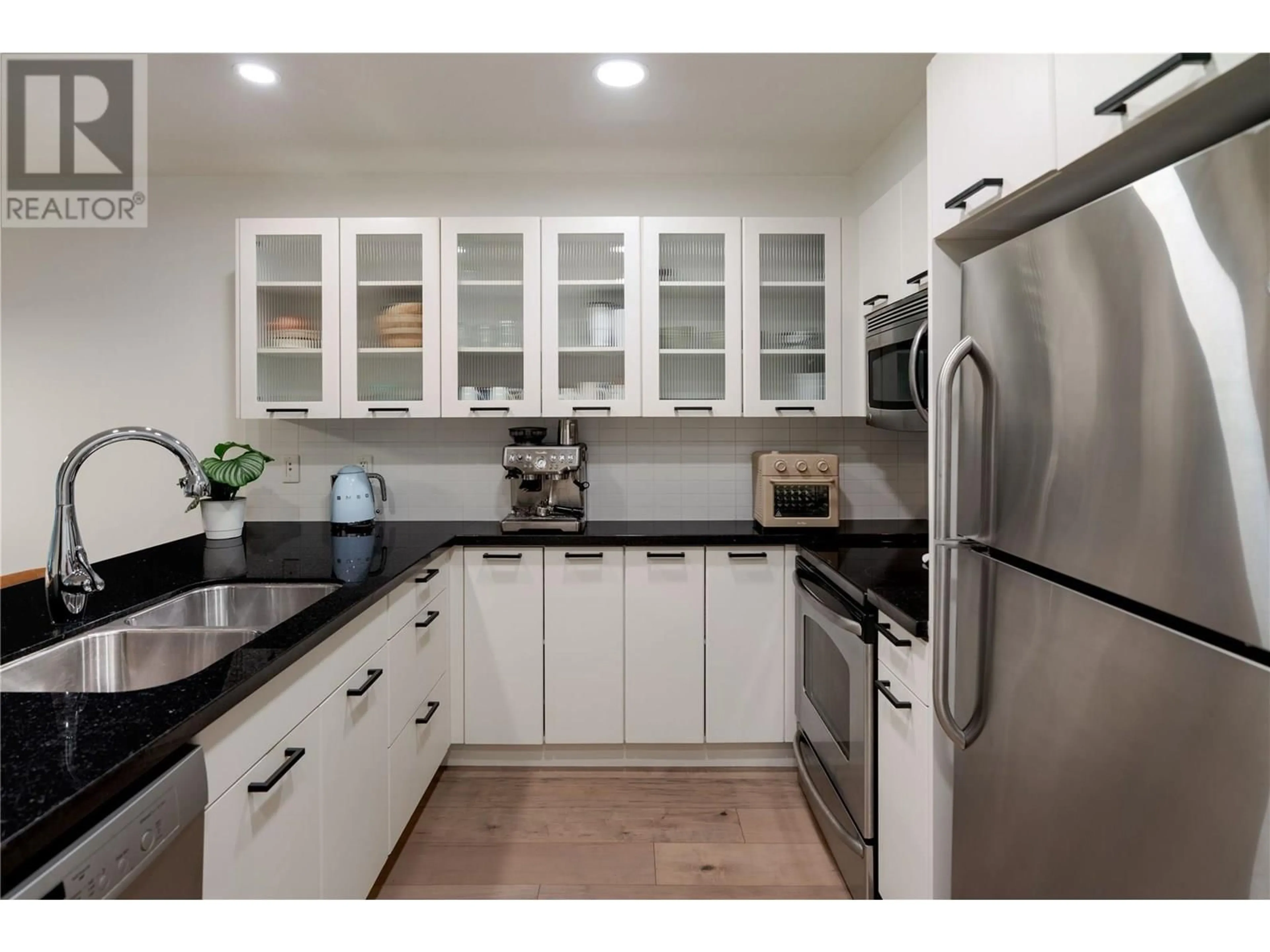 Standard kitchen, ceramic/tile floor for 105 - 539 YATES ROAD, Kelowna British Columbia V1V2T8