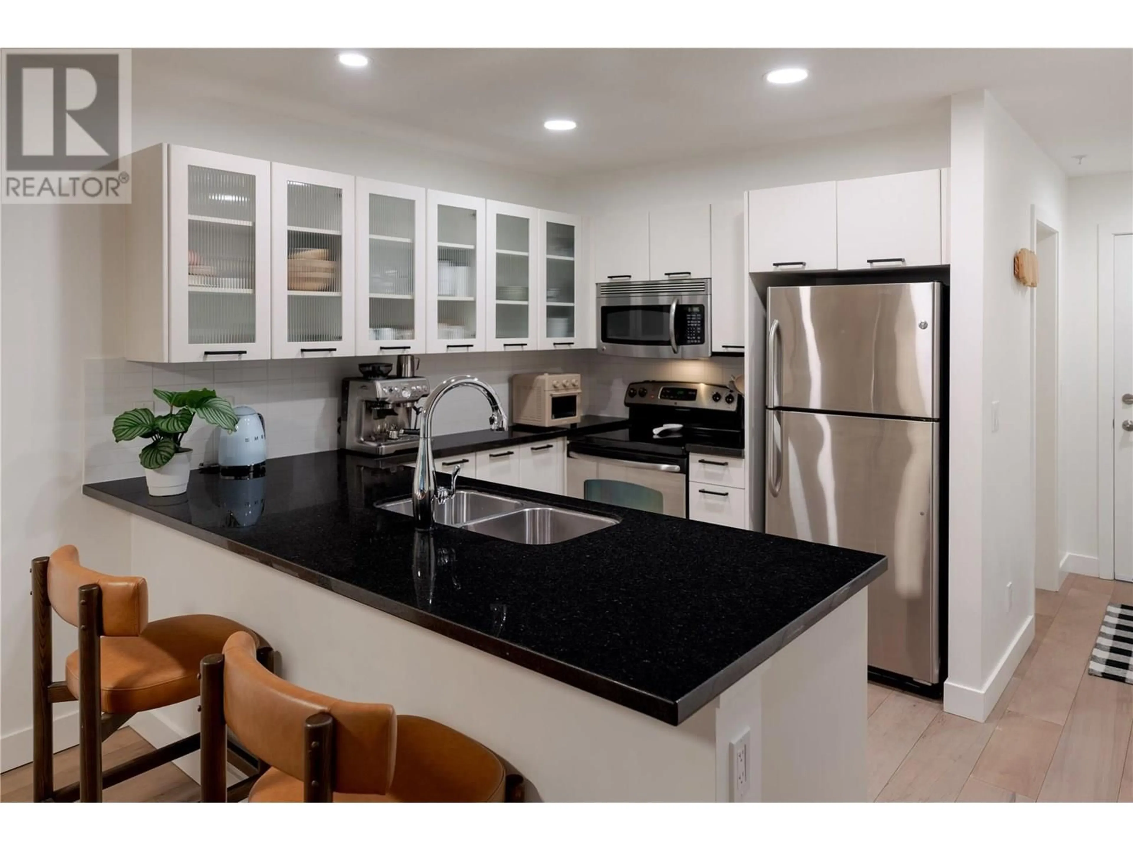 Open concept kitchen, ceramic/tile floor for 105 - 539 YATES ROAD, Kelowna British Columbia V1V2T8