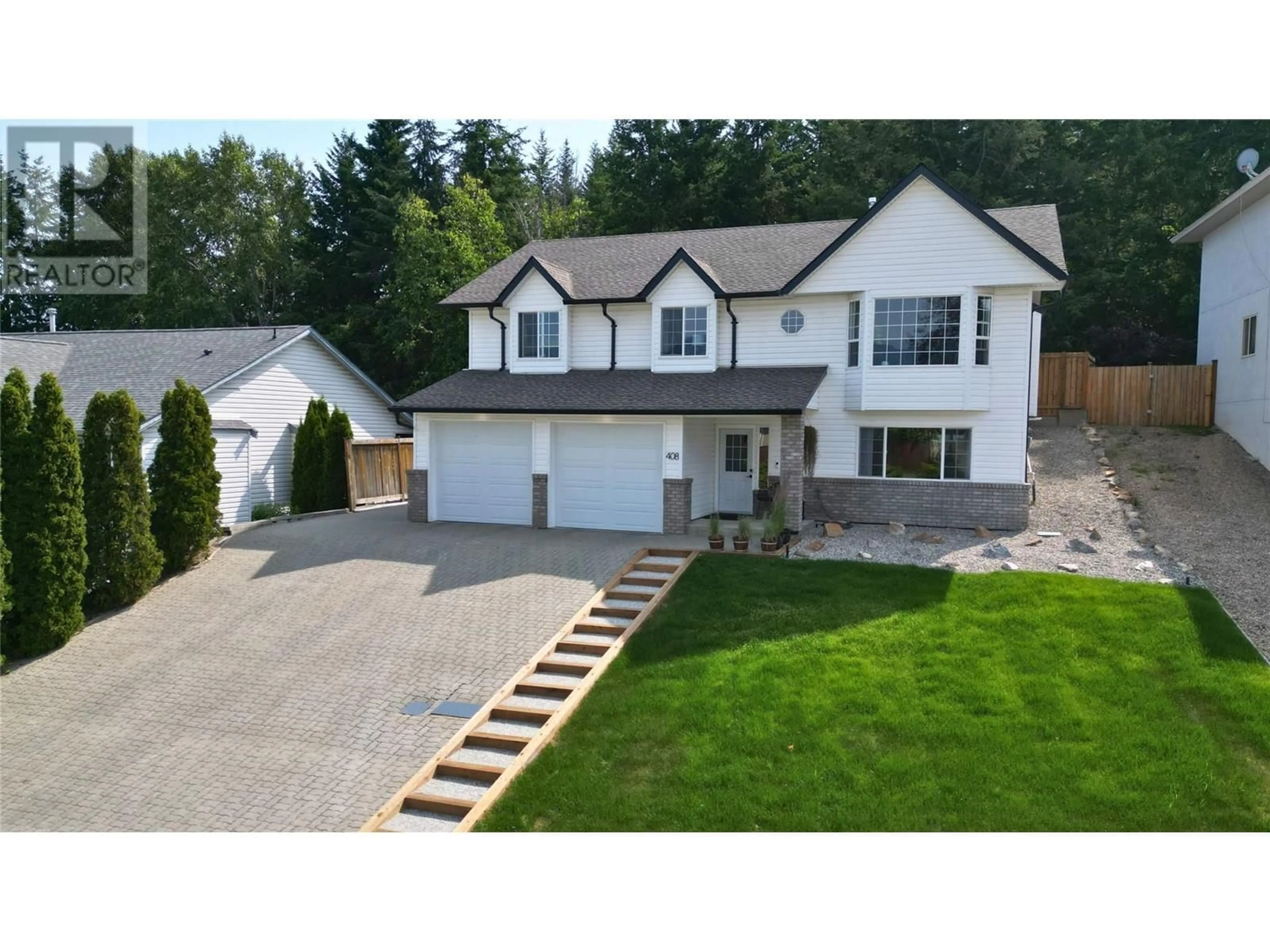 A pic from outside/outdoor area/front of a property/back of a property/a pic from drone, street for 408 27 STREET SOUTHEAST, Salmon Arm British Columbia V1E1K7
