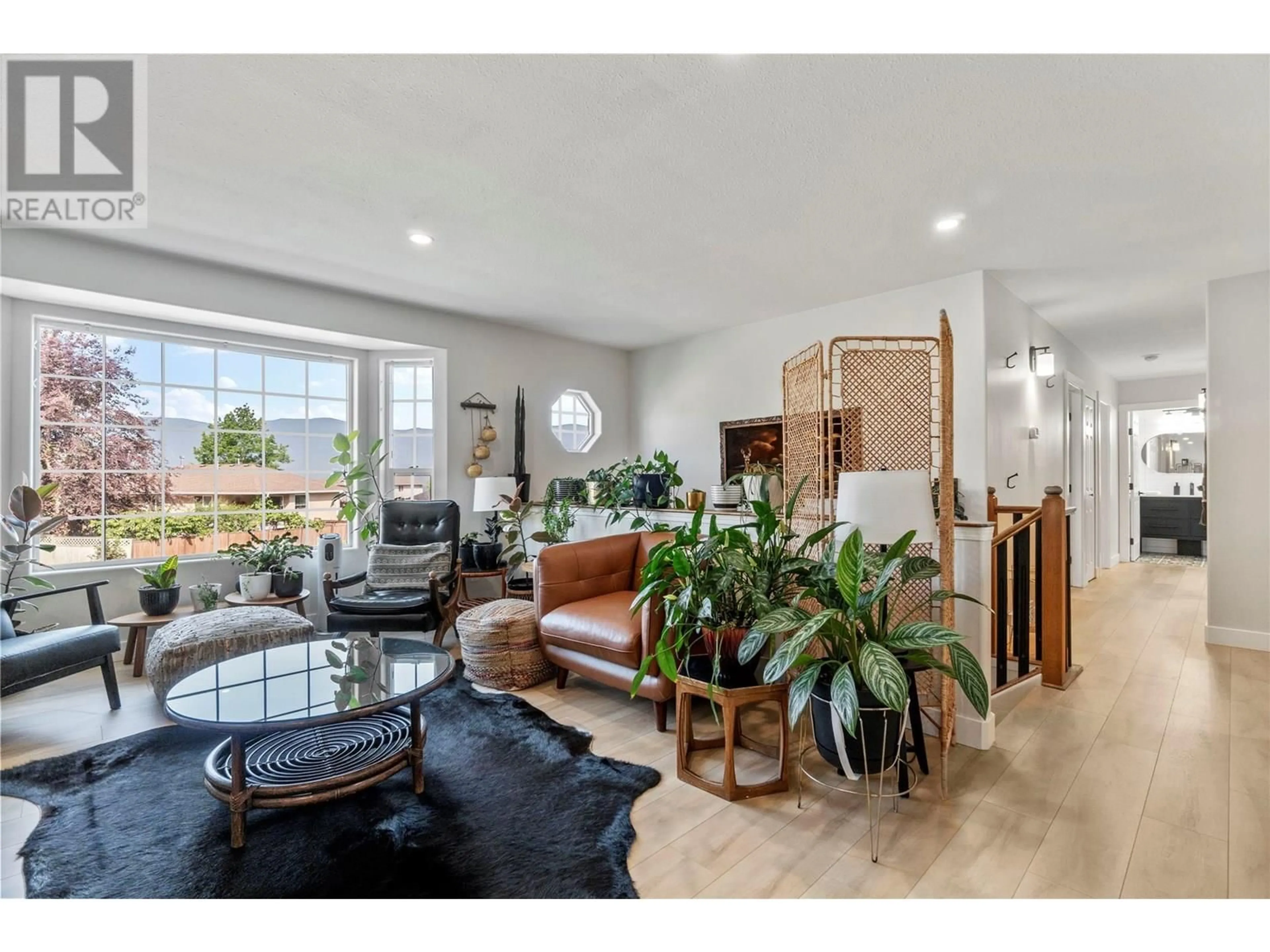 Living room with furniture, unknown for 408 27 STREET SOUTHEAST, Salmon Arm British Columbia V1E1K7