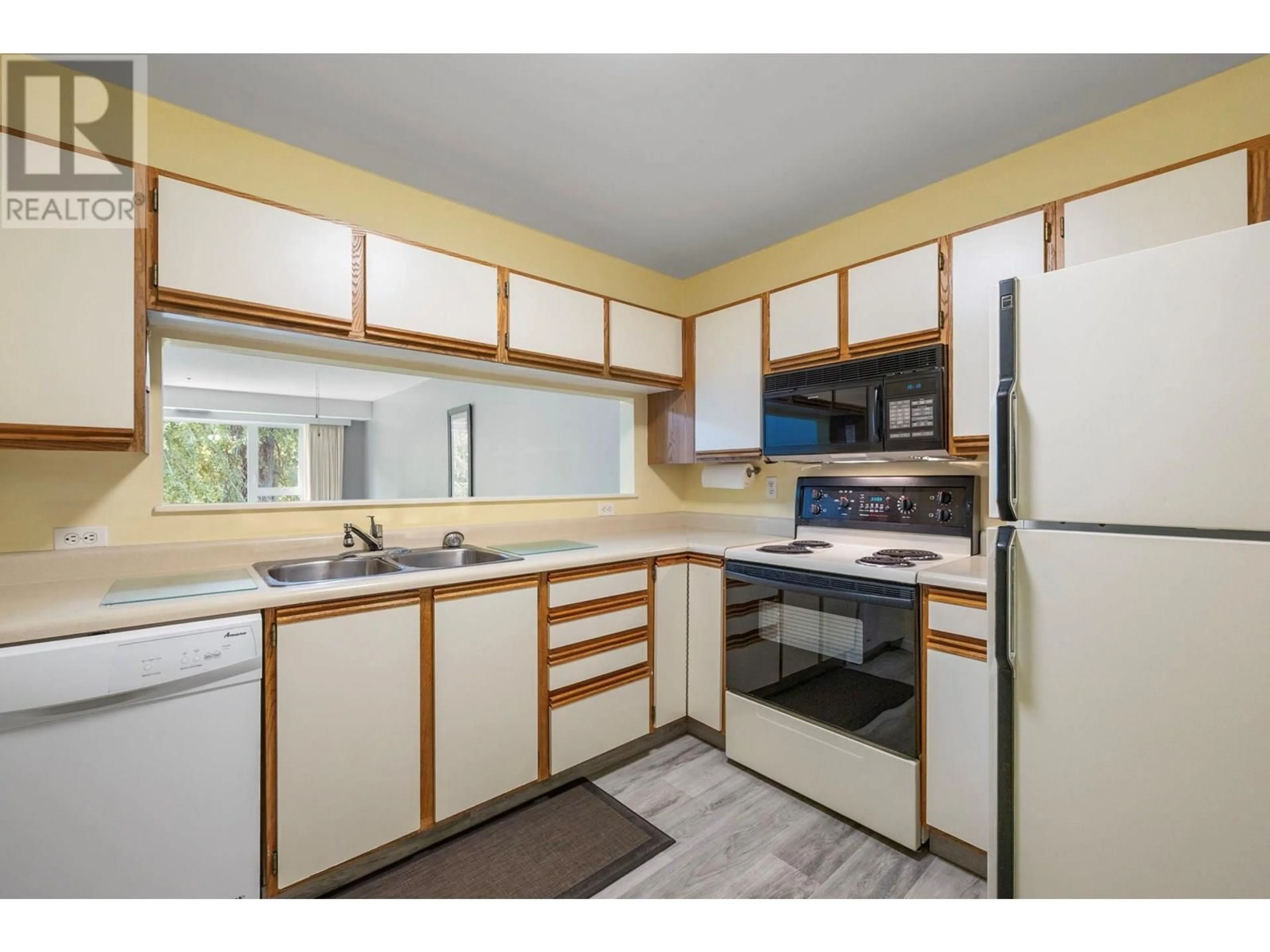 Standard kitchen, unknown for 130 - 1045 SUTHERLAND AVENUE, Kelowna British Columbia V1Y5Y1