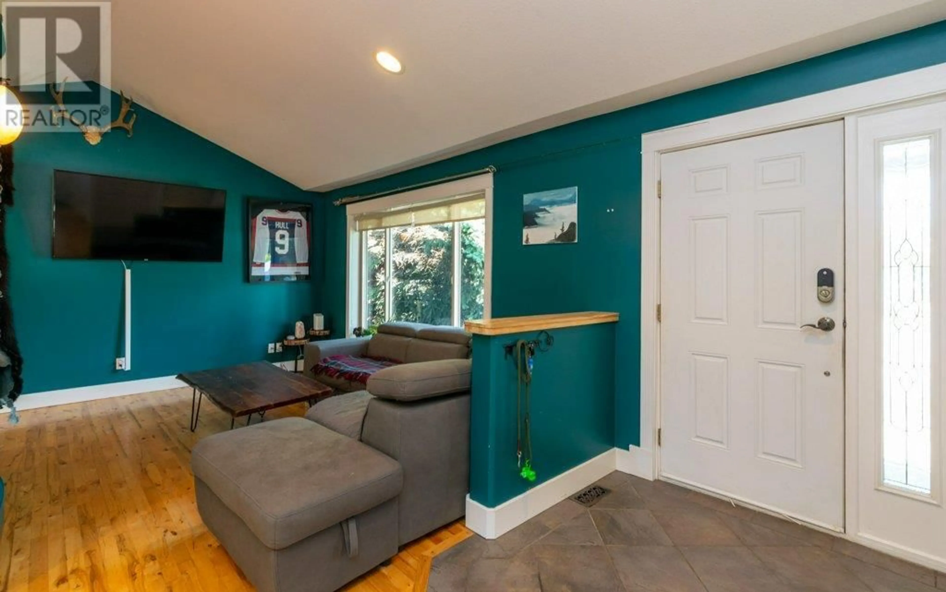 Living room with furniture, unknown for 714 STANLEY AVENUE, Enderby British Columbia V0E1V0